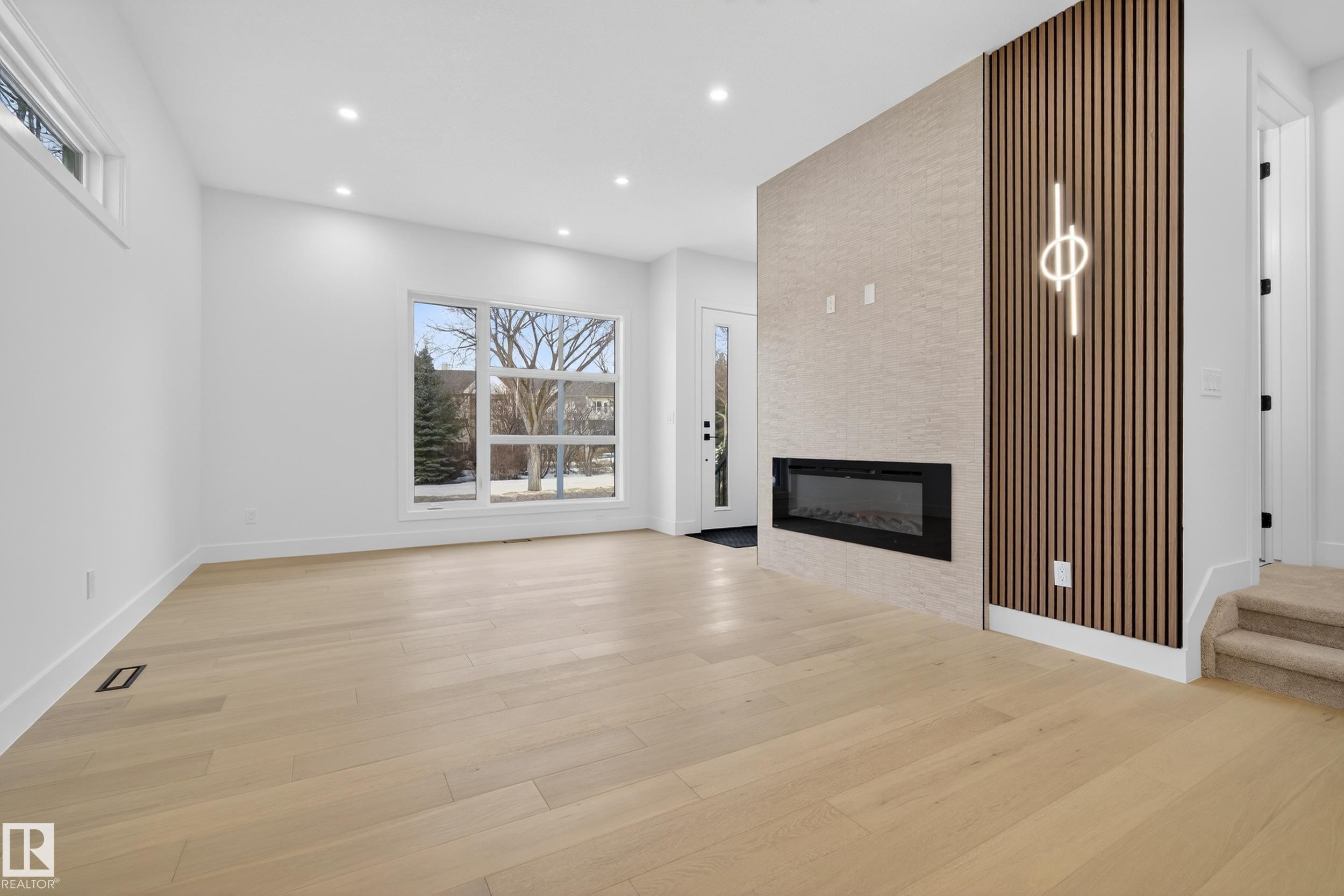 11611 79, Edmonton, AB - Indoor With Fireplace