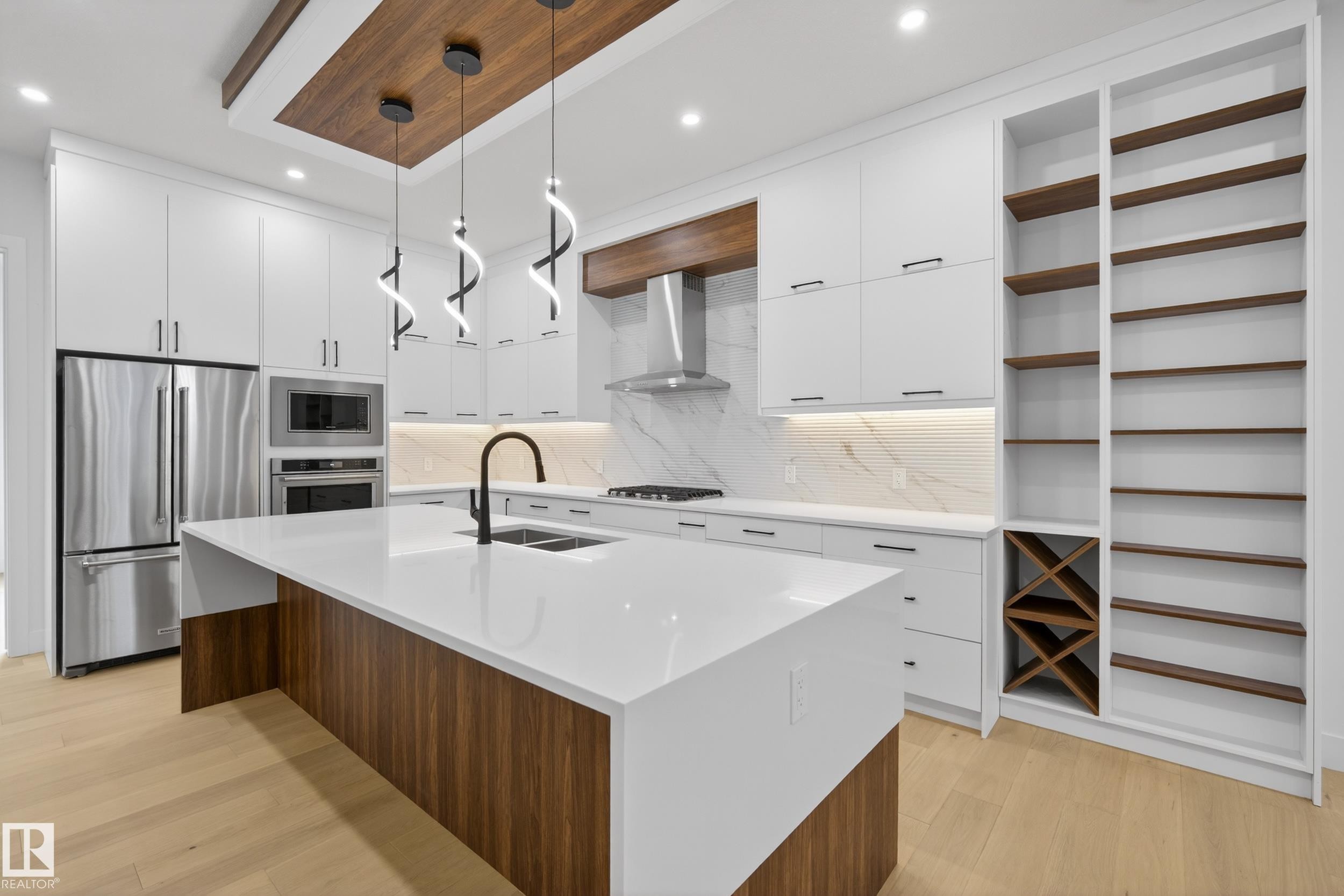 11611 79, Edmonton, AB - Indoor Photo Showing Kitchen With Upgraded Kitchen