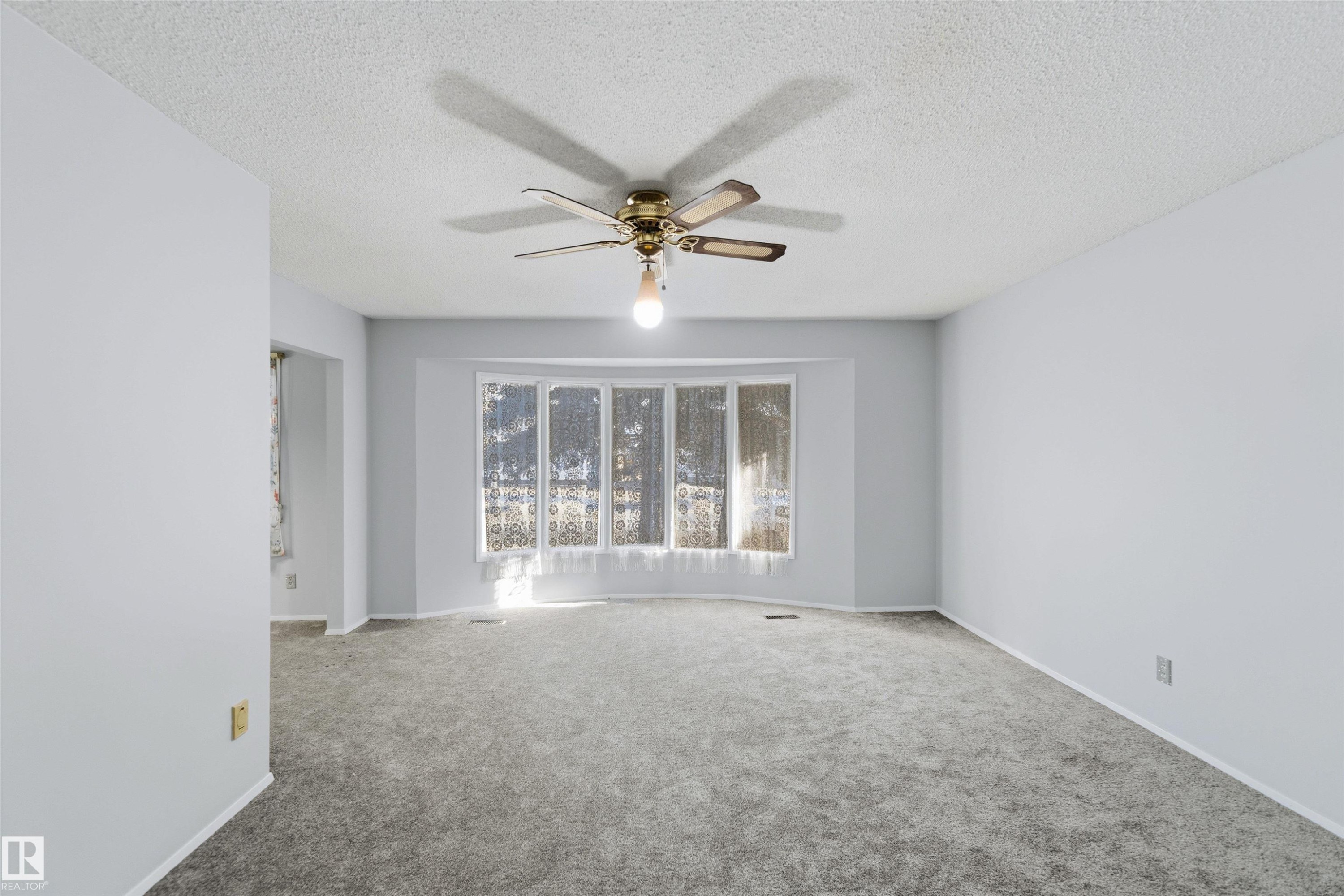 Unfurnished room featuring carpet flooring, ceiling fan, and a textured ceiling - 135 Humberstone Road, Edmonton, AB - Indoor Photo Showing Other Room