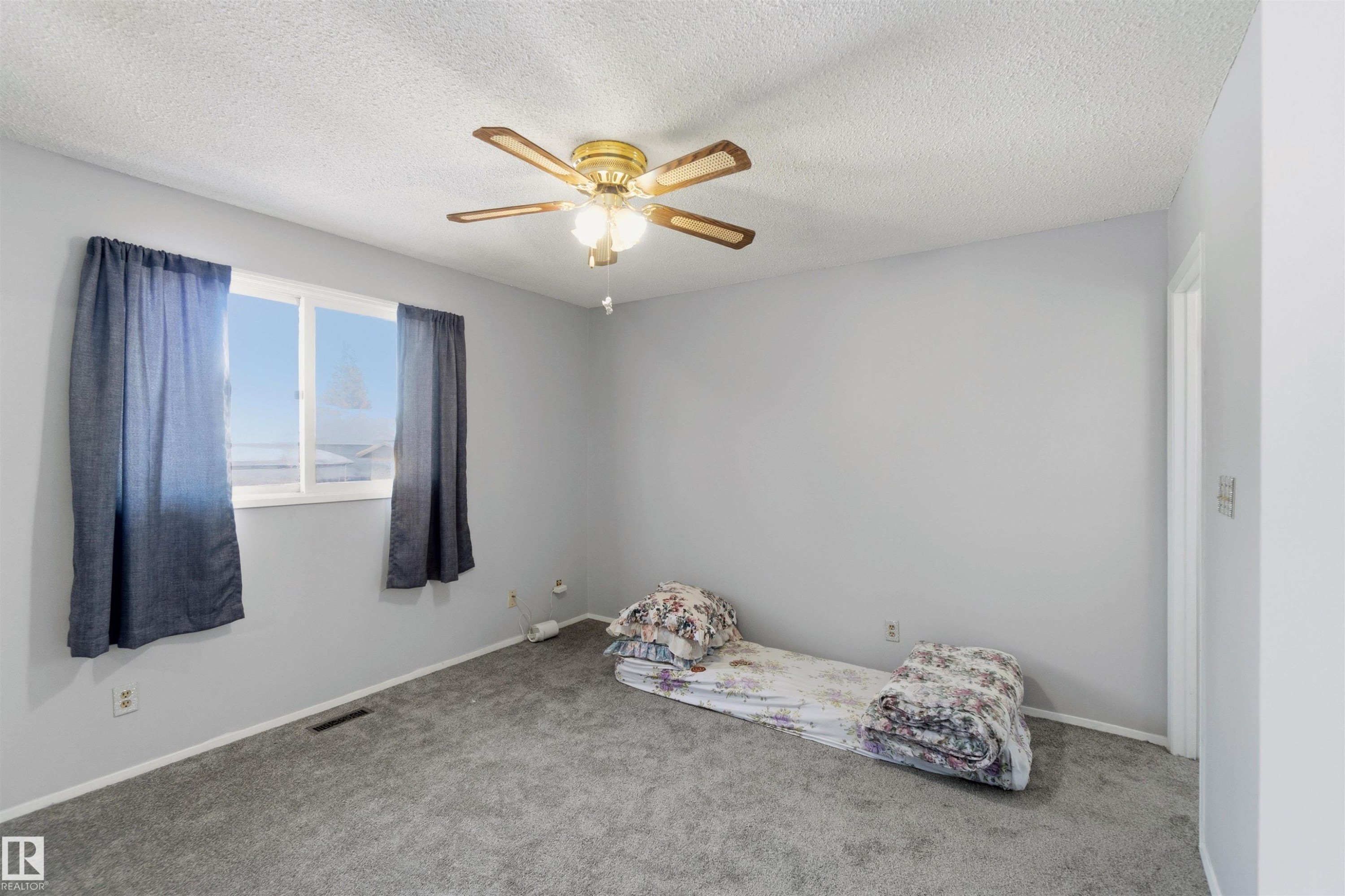 Unfurnished bedroom featuring carpet flooring, ceiling fan, and a textured ceiling - 135 Humberstone Road, Edmonton, AB - Indoor Photo Showing Bedroom