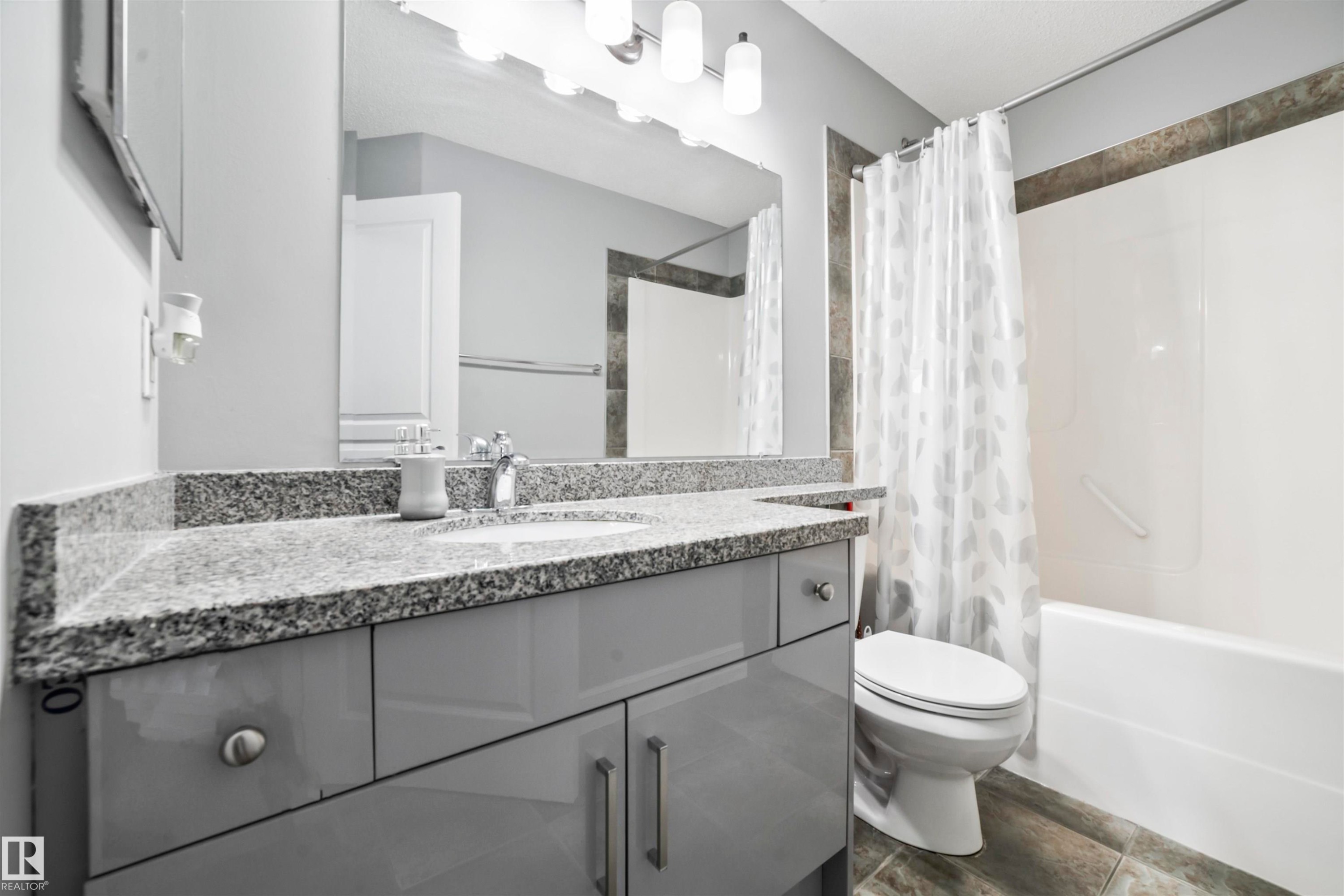 324 79 Street, Edmonton, AB - Indoor Photo Showing Bathroom