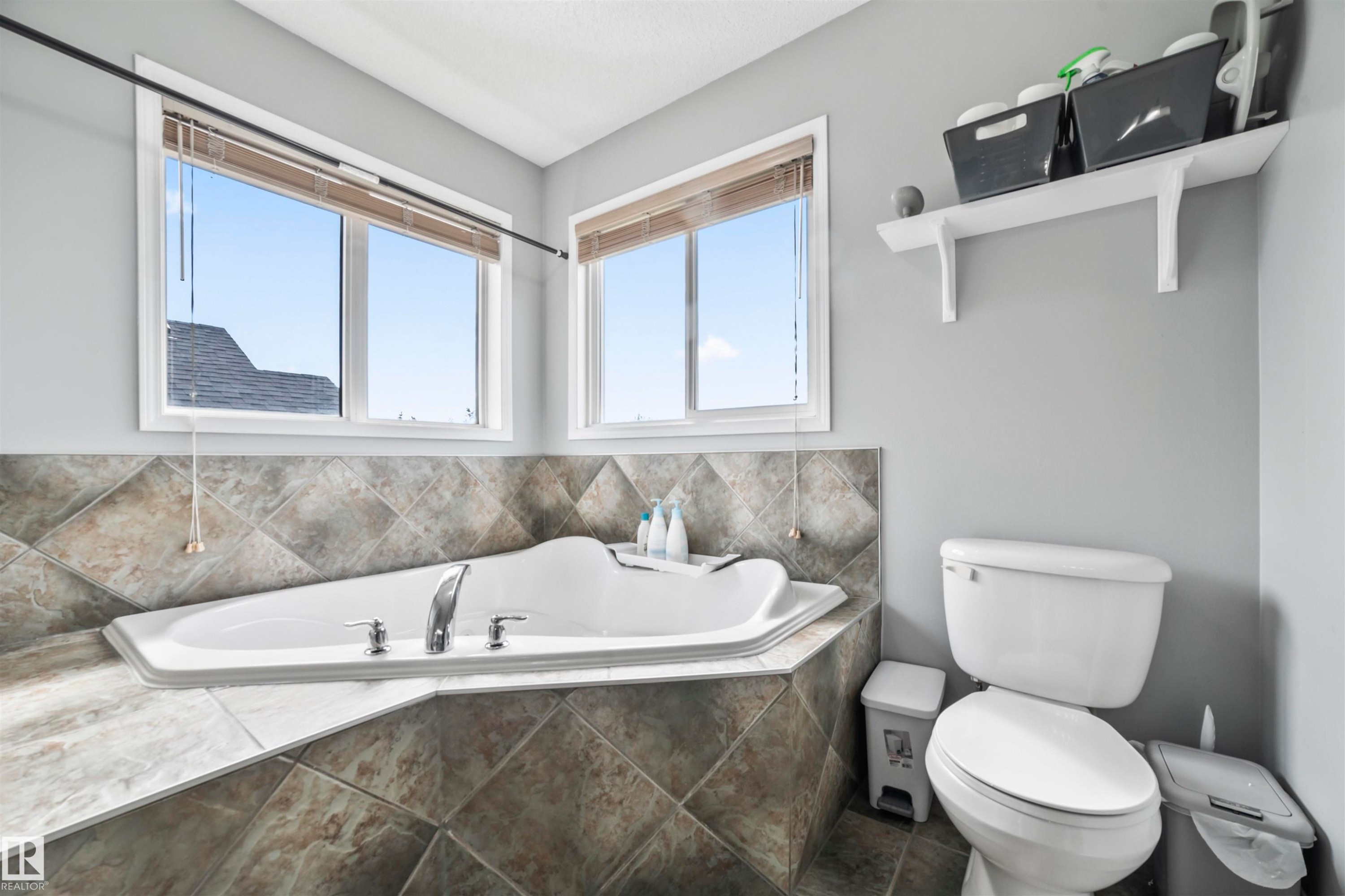 324 79 Street, Edmonton, AB - Indoor Photo Showing Bathroom