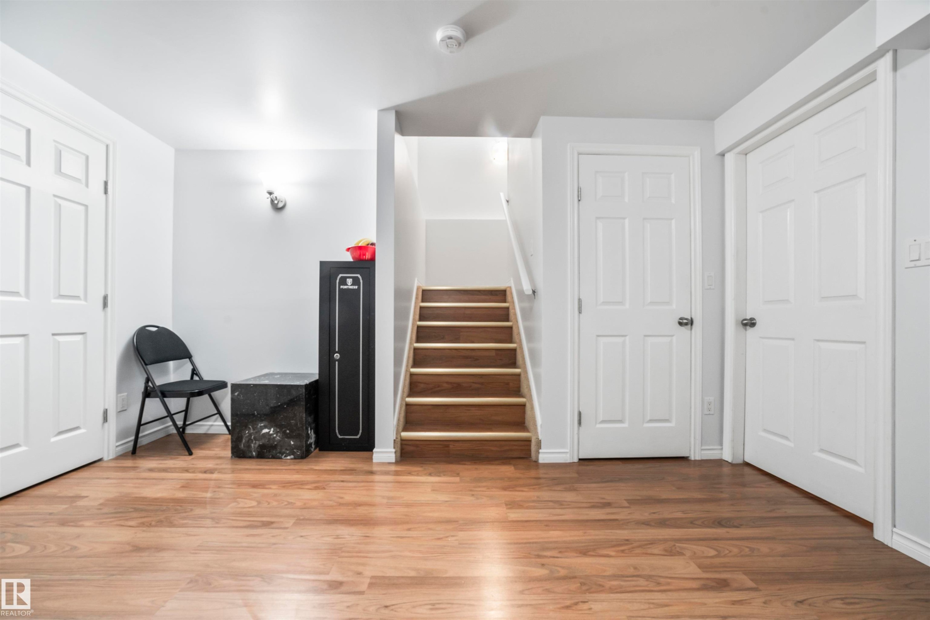 324 79 Street, Edmonton, AB - Indoor Photo Showing Other Room