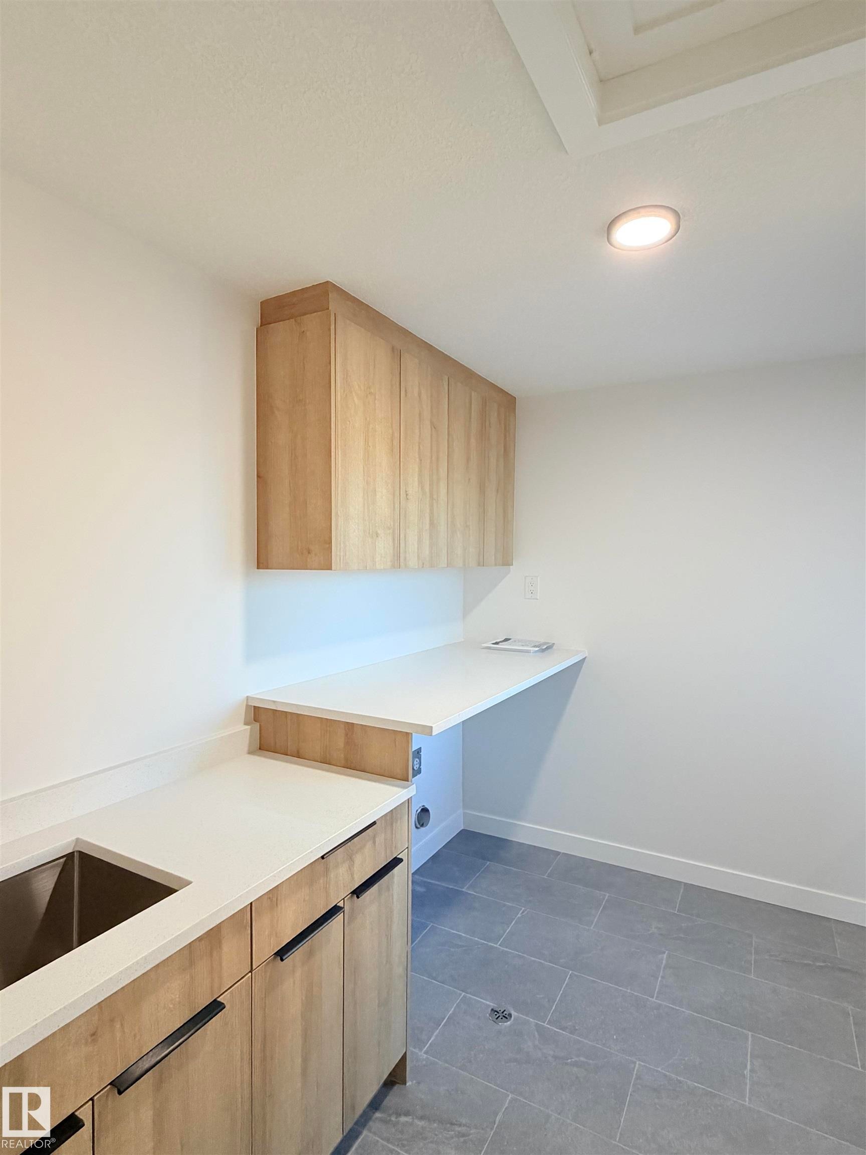 3150 Magpie Way, Edmonton, AB - Indoor Photo Showing Kitchen