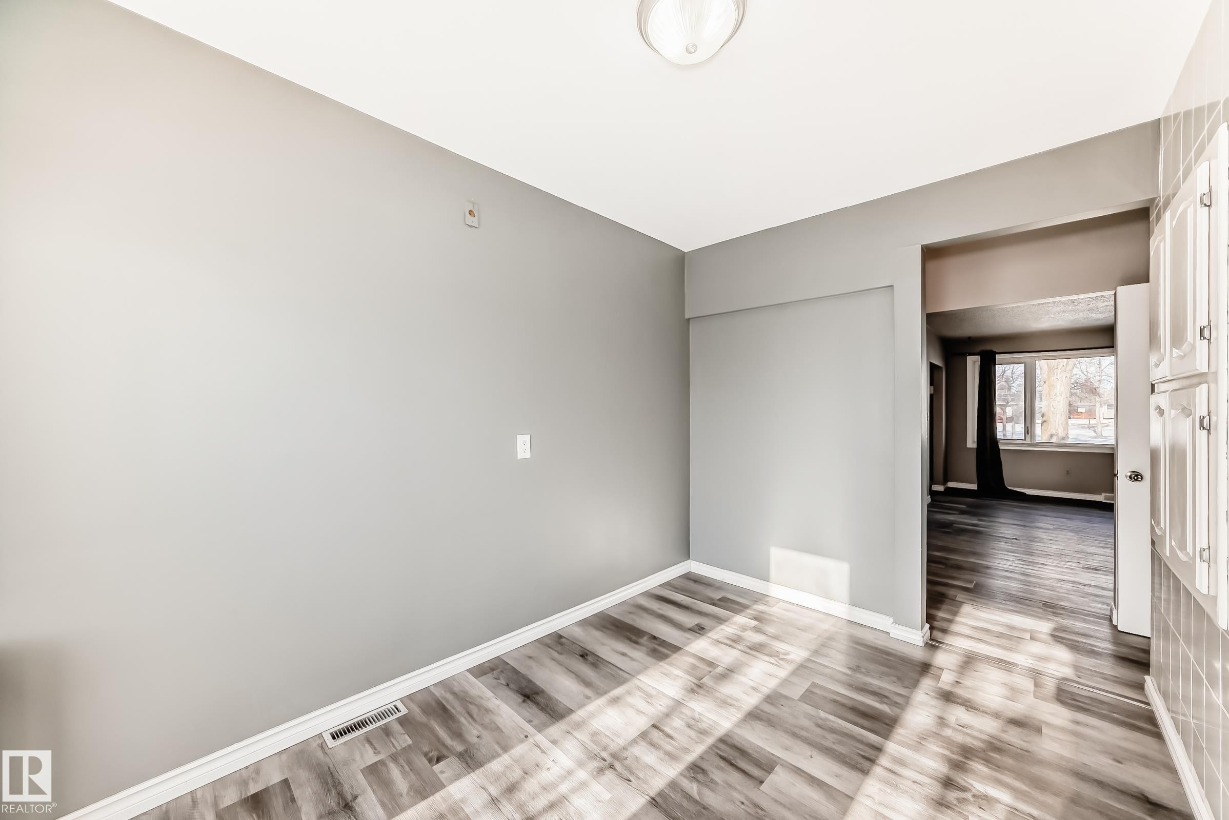 Unfurnished room featuring light wood finished floors - 8639 64 Avenue Nw, Edmonton, AB - Indoor Photo Showing Other Room