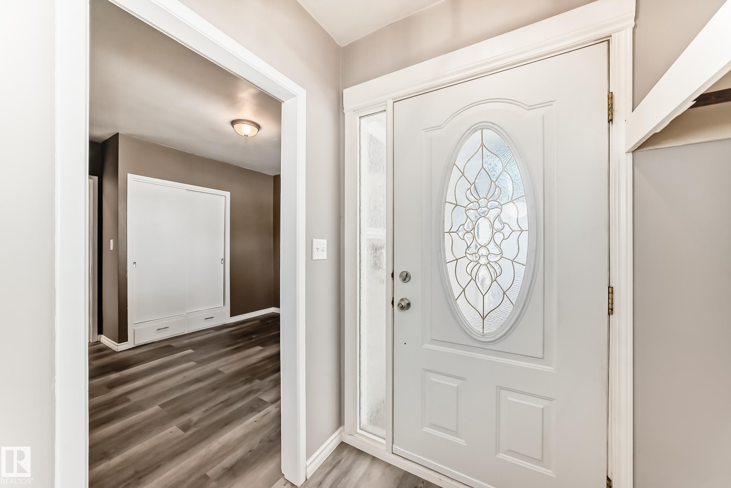 Foyer featuring wood finished floors and baseboards - 8639 64 Avenue Nw, Edmonton, AB - Indoor Photo Showing Other Room