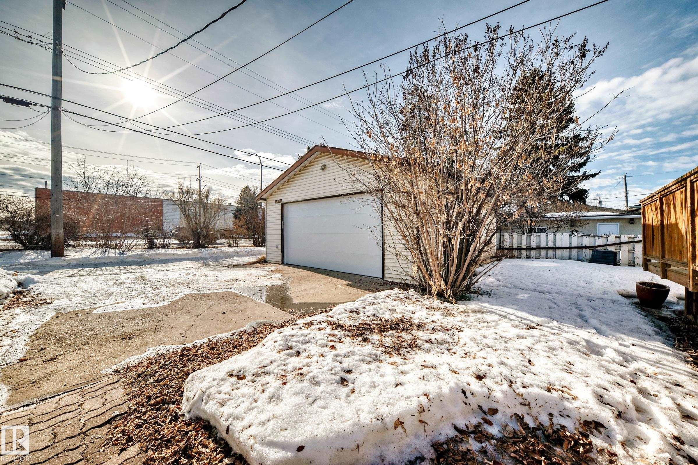 Snow covered garage with a detached garage - 8639 64 Avenue Nw, Edmonton, AB - Outdoor
