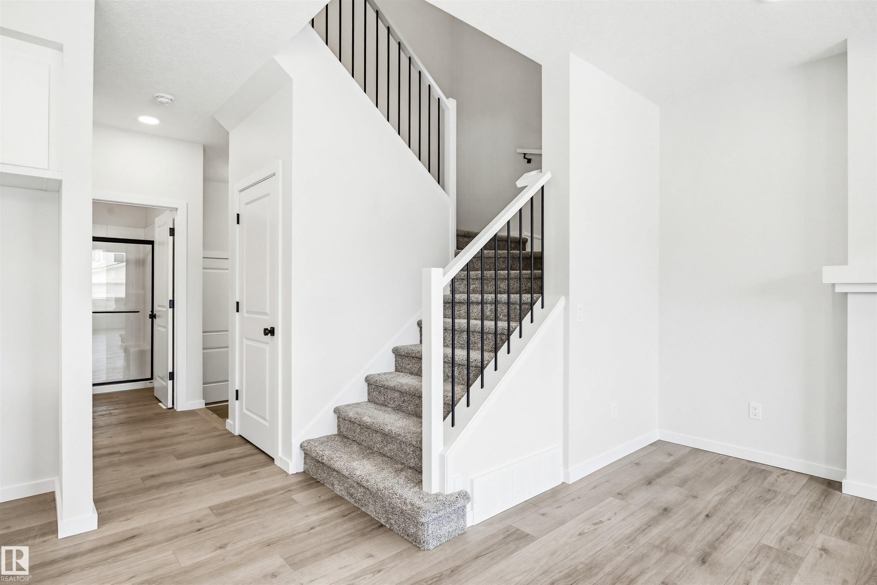 17351 3 Street, Edmonton, AB - Indoor Photo Showing Other Room