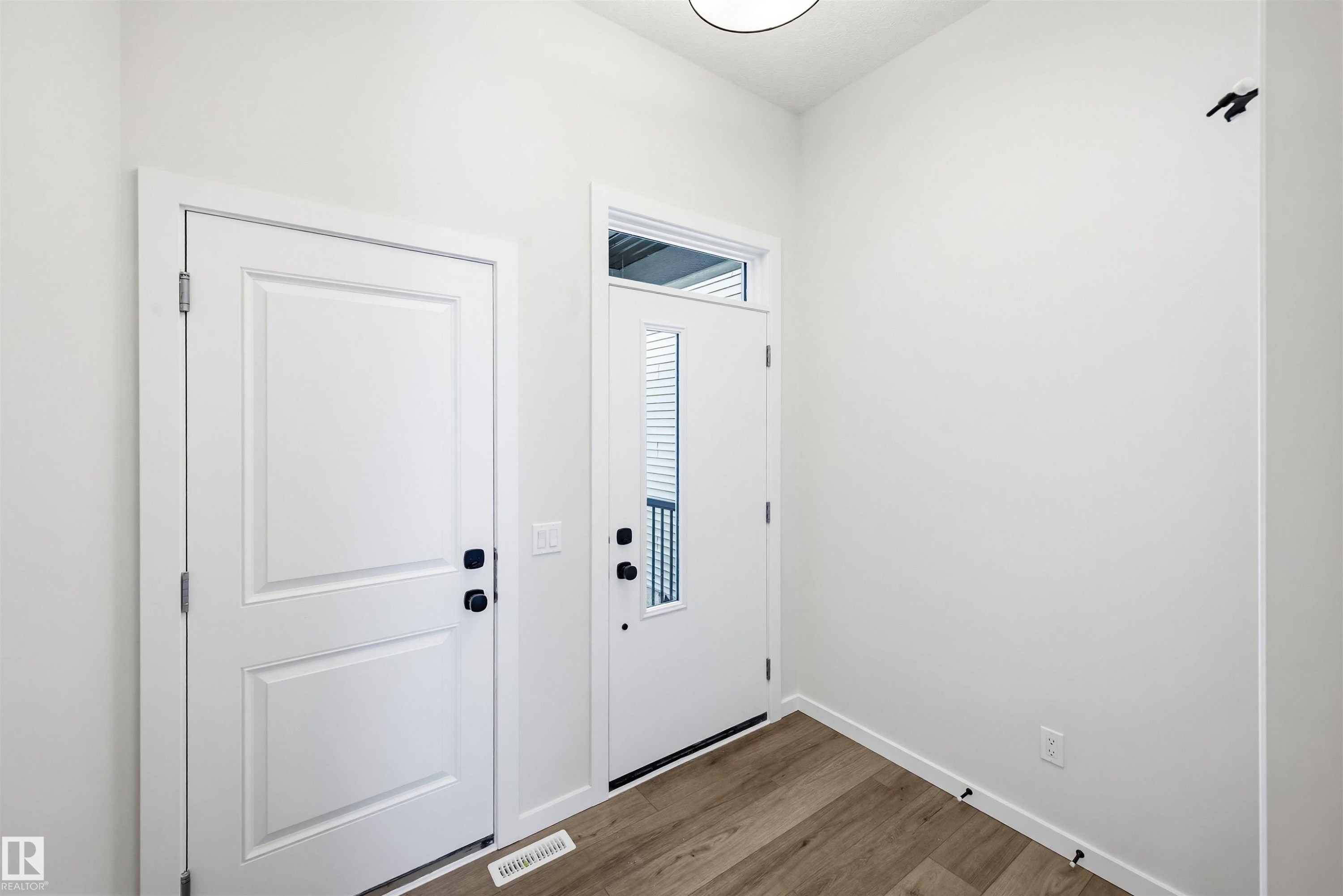 17351 3 Street, Edmonton, AB - Indoor Photo Showing Other Room