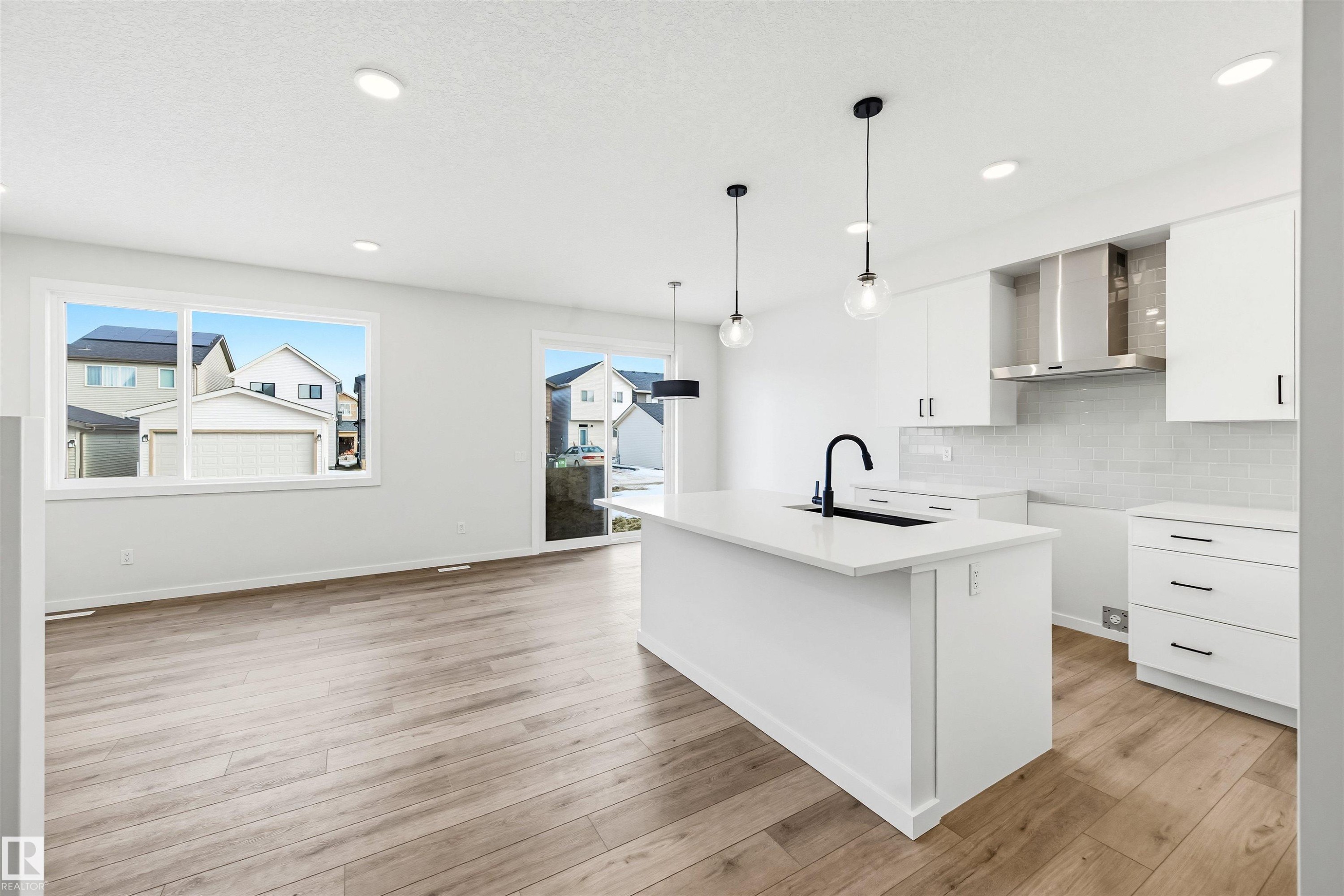 17351 3 Street, Edmonton, AB - Indoor Photo Showing Kitchen With Upgraded Kitchen