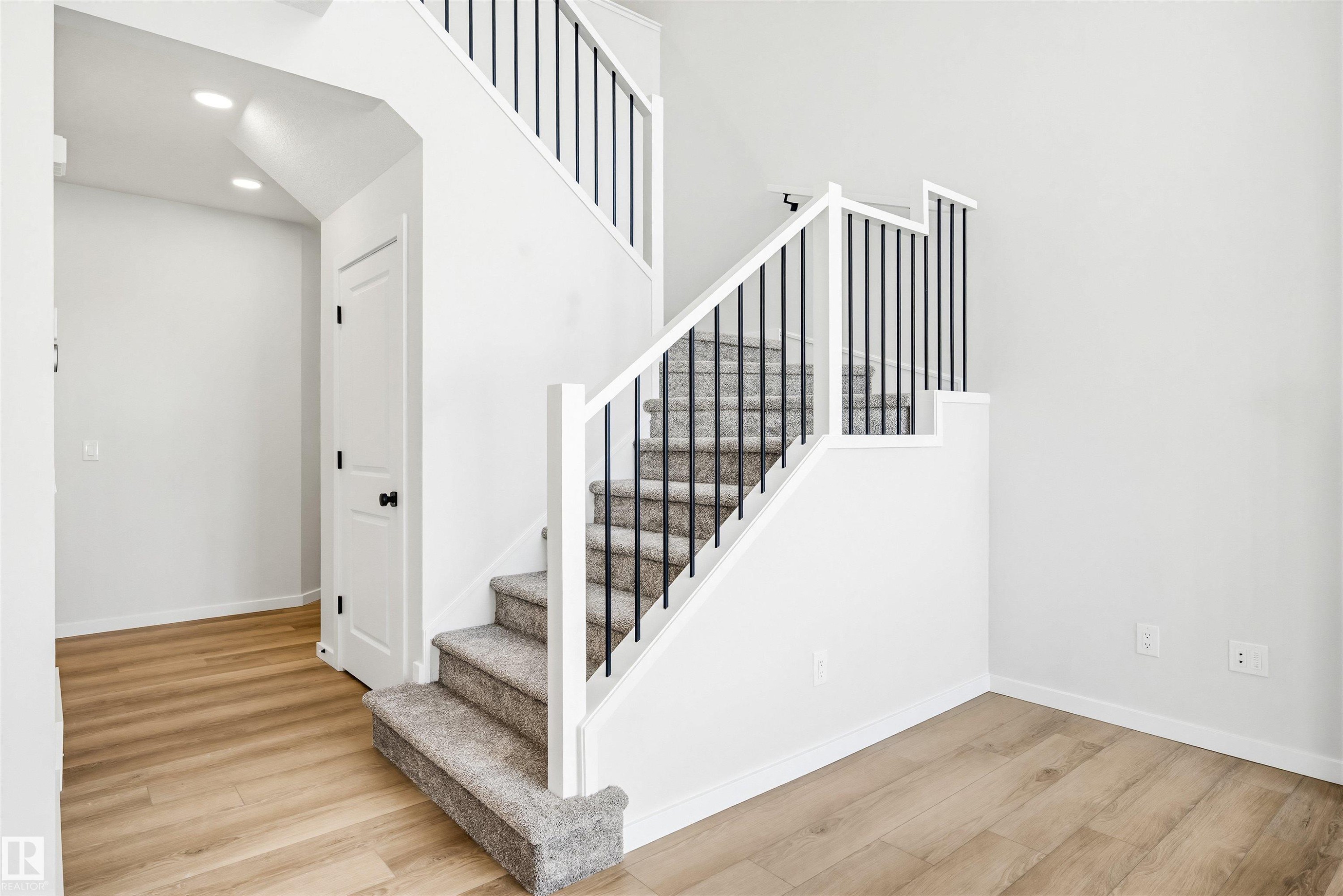 22812 82 Avenue, Edmonton, AB - Indoor Photo Showing Other Room