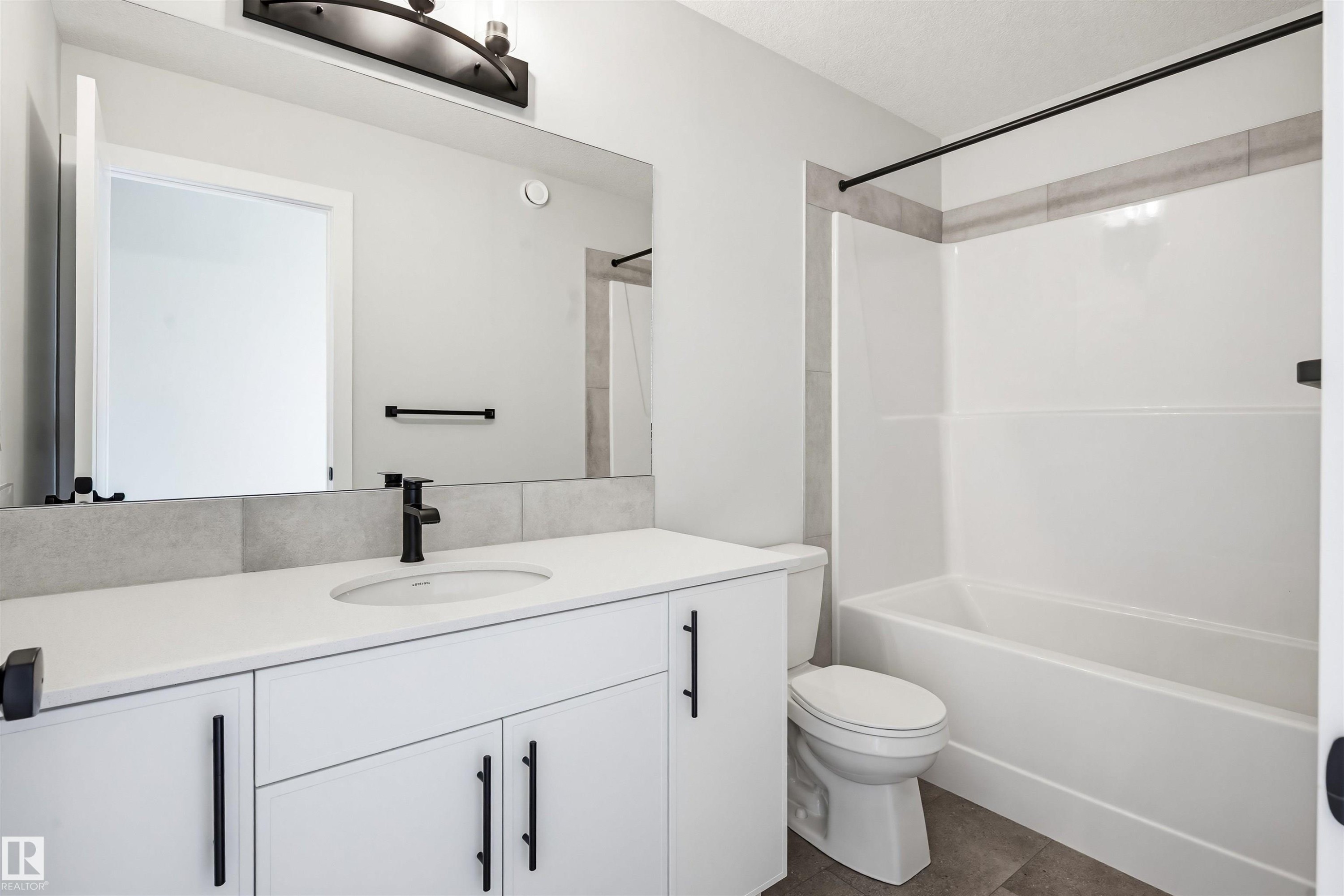 22812 82 Avenue, Edmonton, AB - Indoor Photo Showing Bathroom