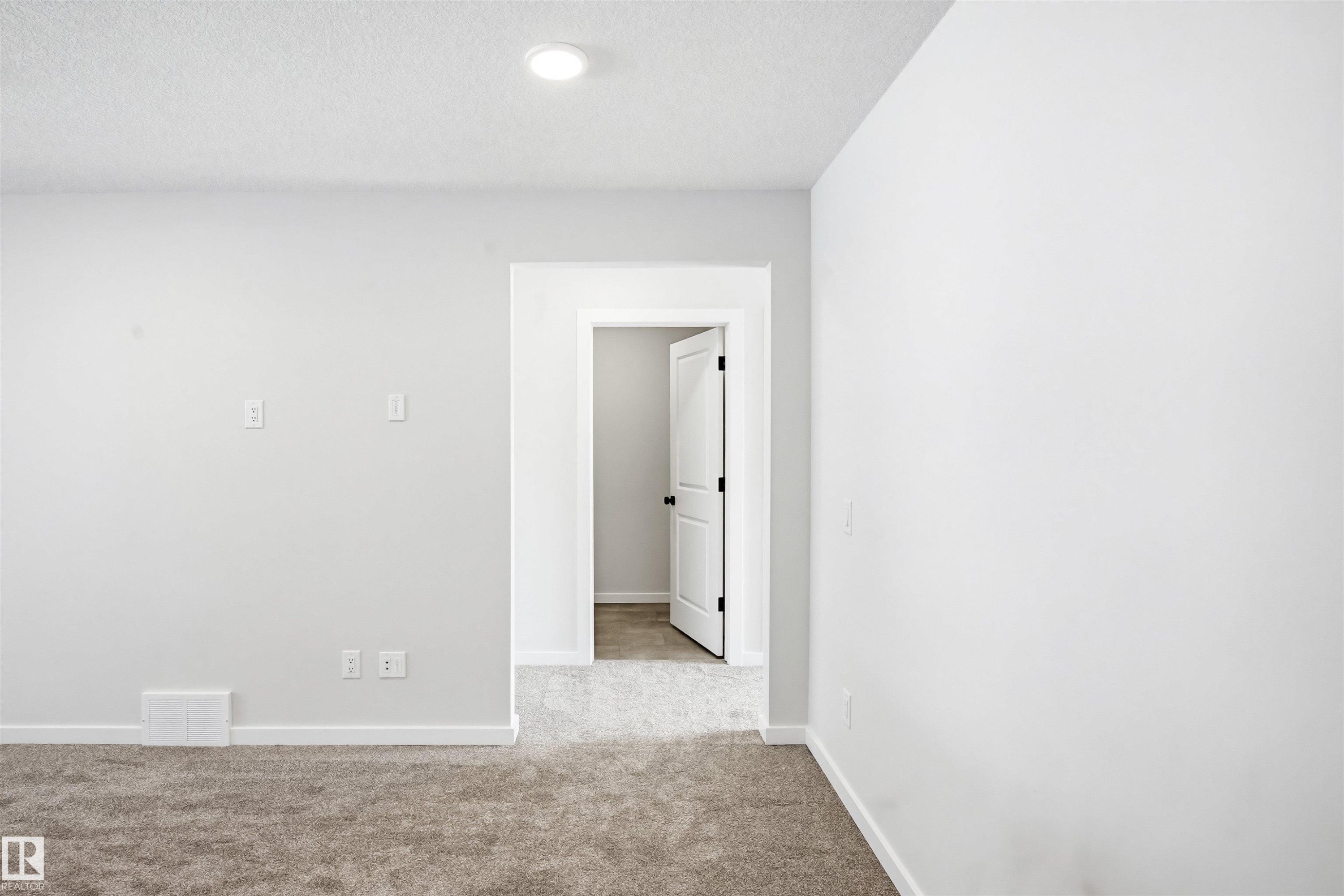 22812 82 Avenue, Edmonton, AB - Indoor Photo Showing Other Room