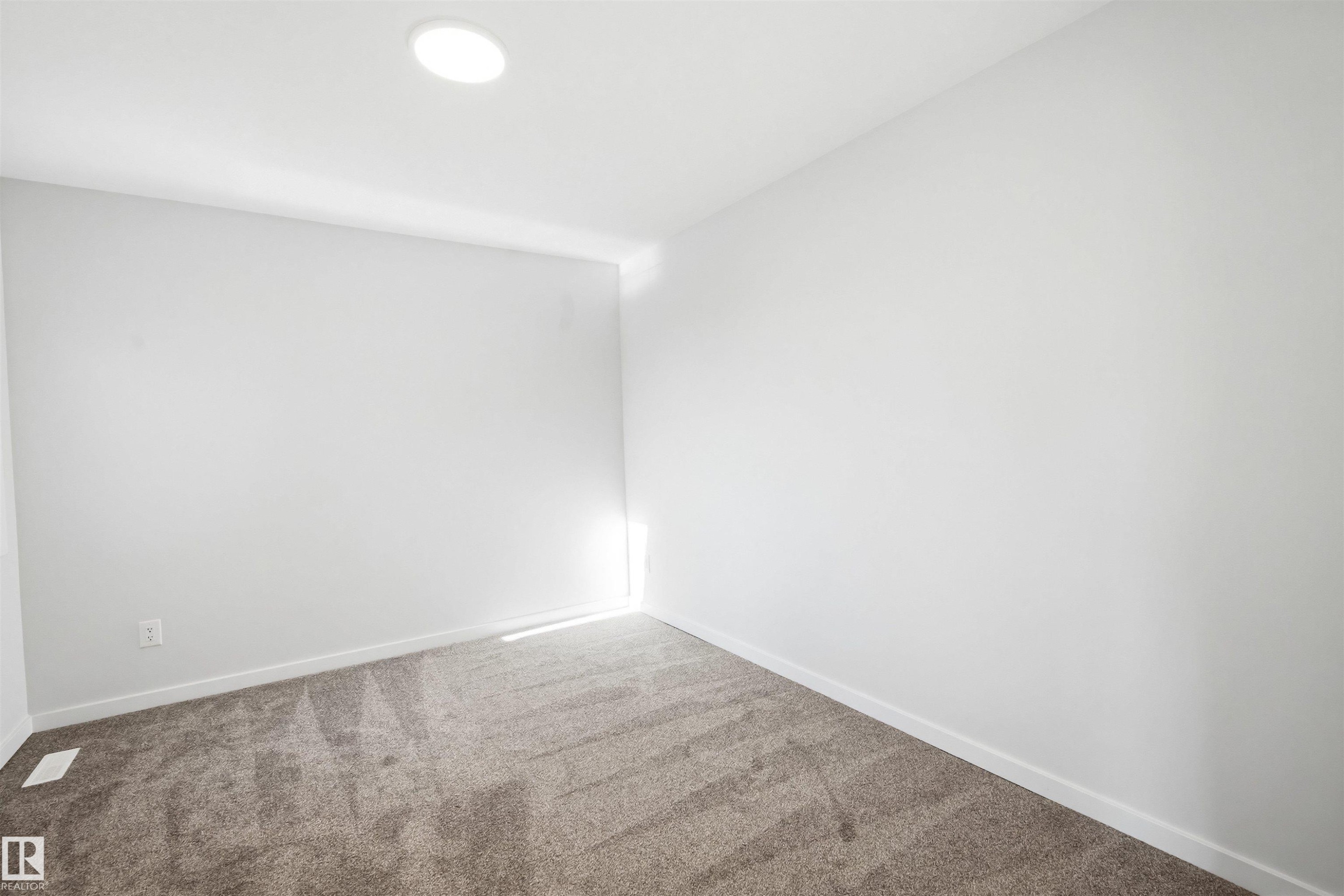 22812 82 Avenue, Edmonton, AB - Indoor Photo Showing Other Room