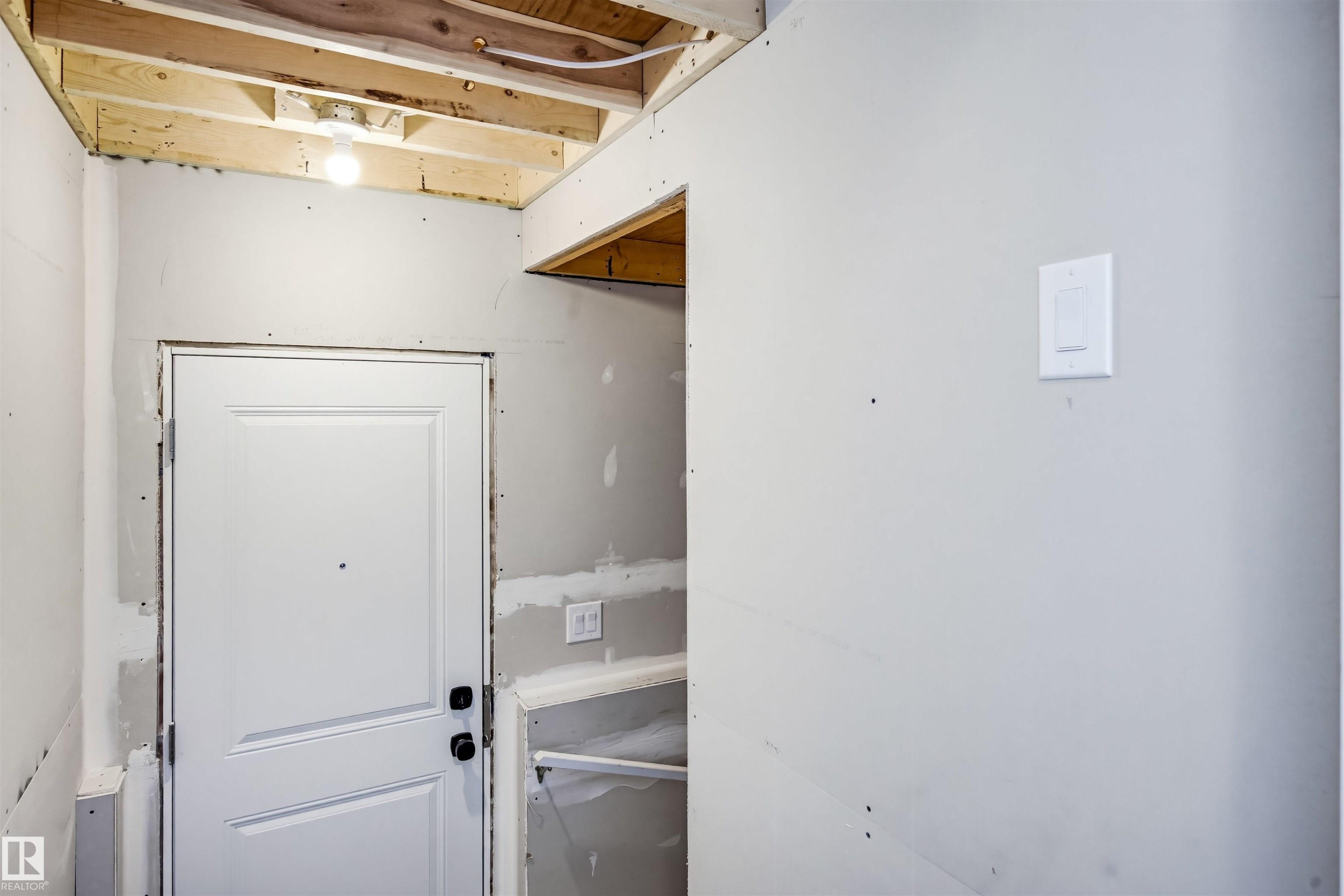 22812 82 Avenue, Edmonton, AB - Indoor