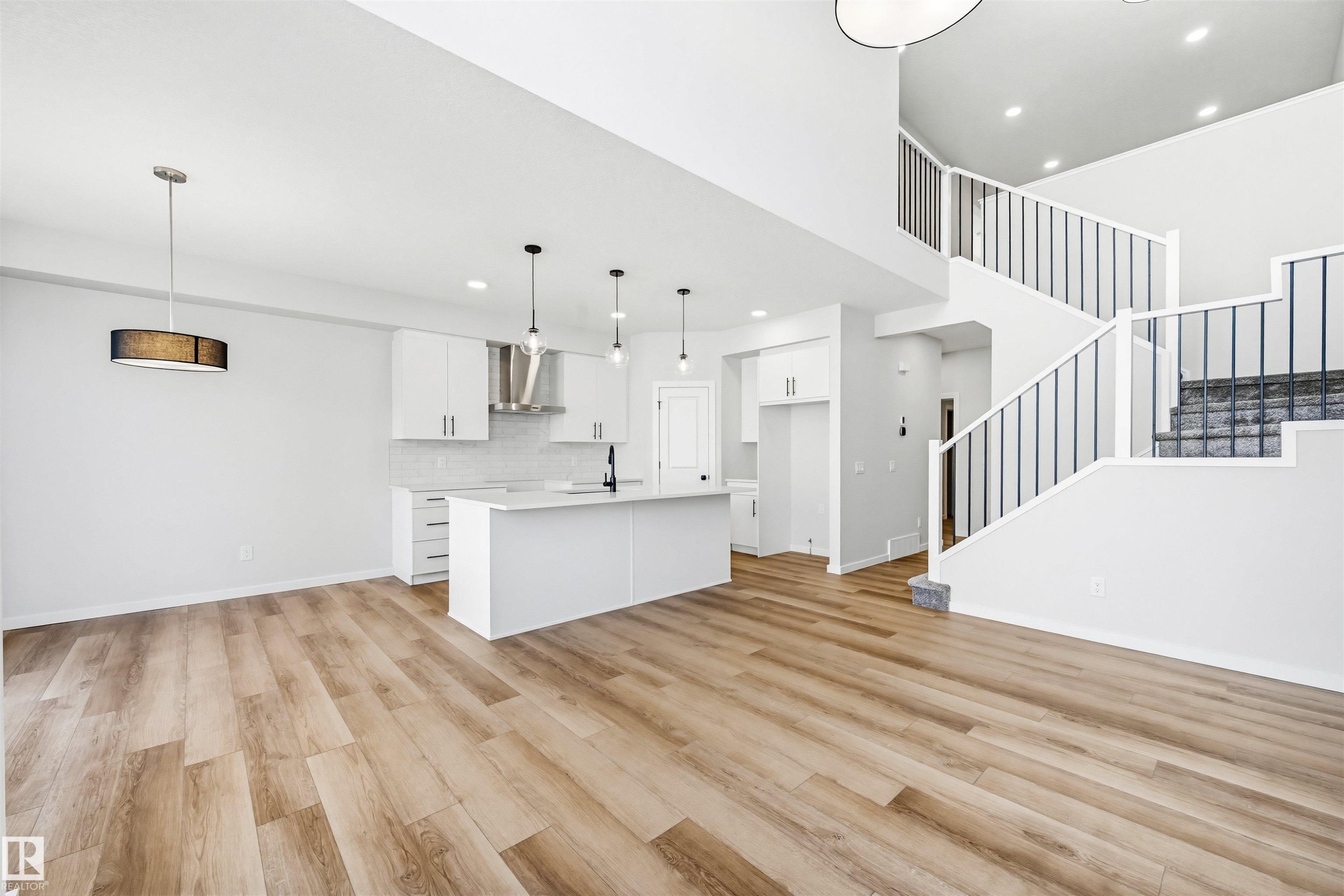 22812 82 Avenue, Edmonton, AB - Indoor Photo Showing Kitchen