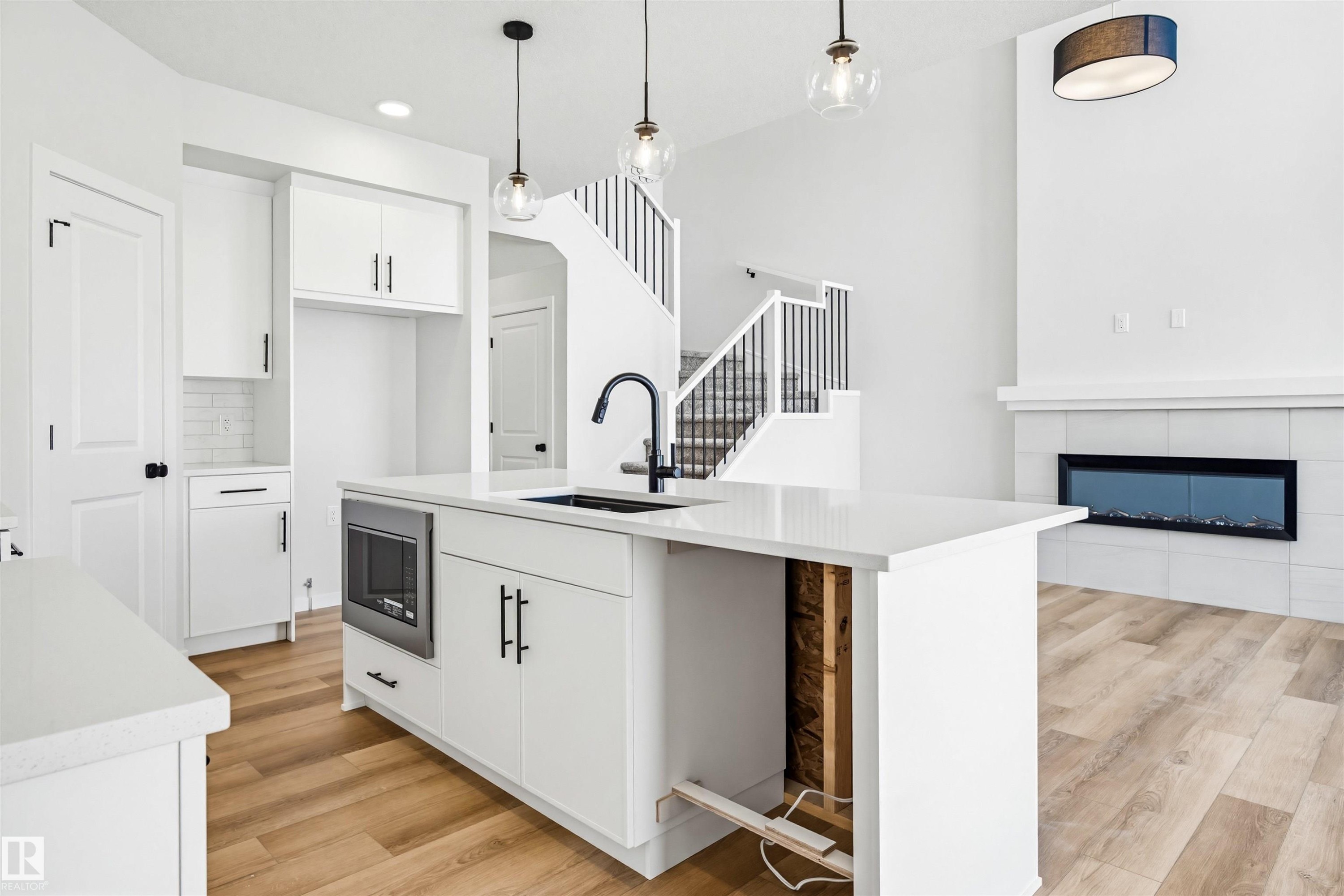 22812 82 Avenue, Edmonton, AB - Indoor Photo Showing Kitchen