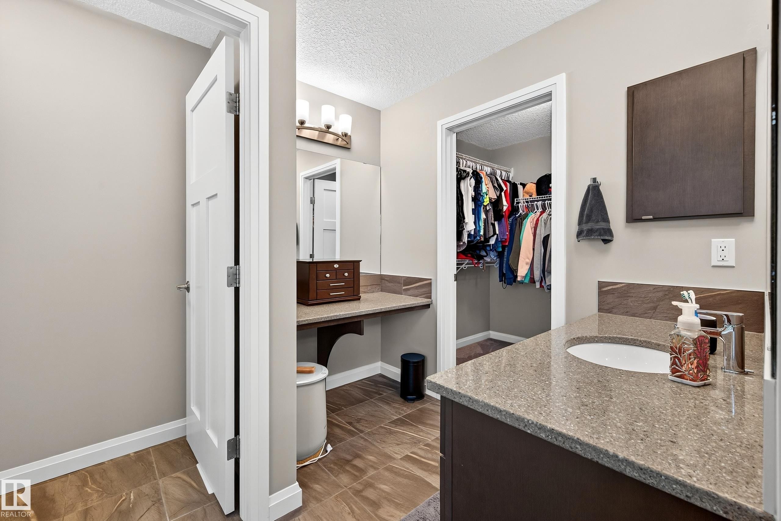 17838 60A Street, Edmonton, AB - Indoor