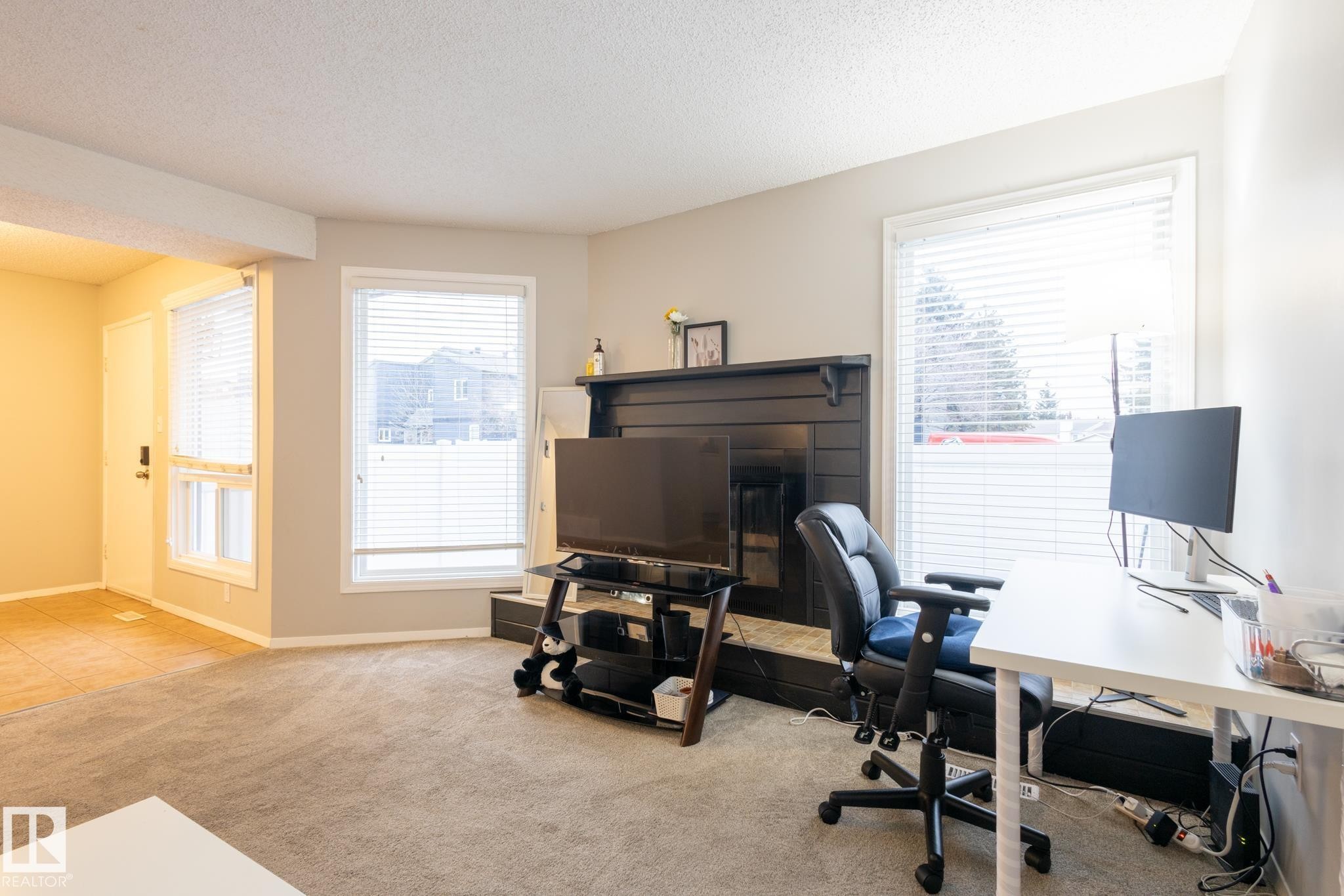 Office featuring light carpet and a textured ceiling - 3530 42 Street, Edmonton, AB - Indoor Photo Showing Office