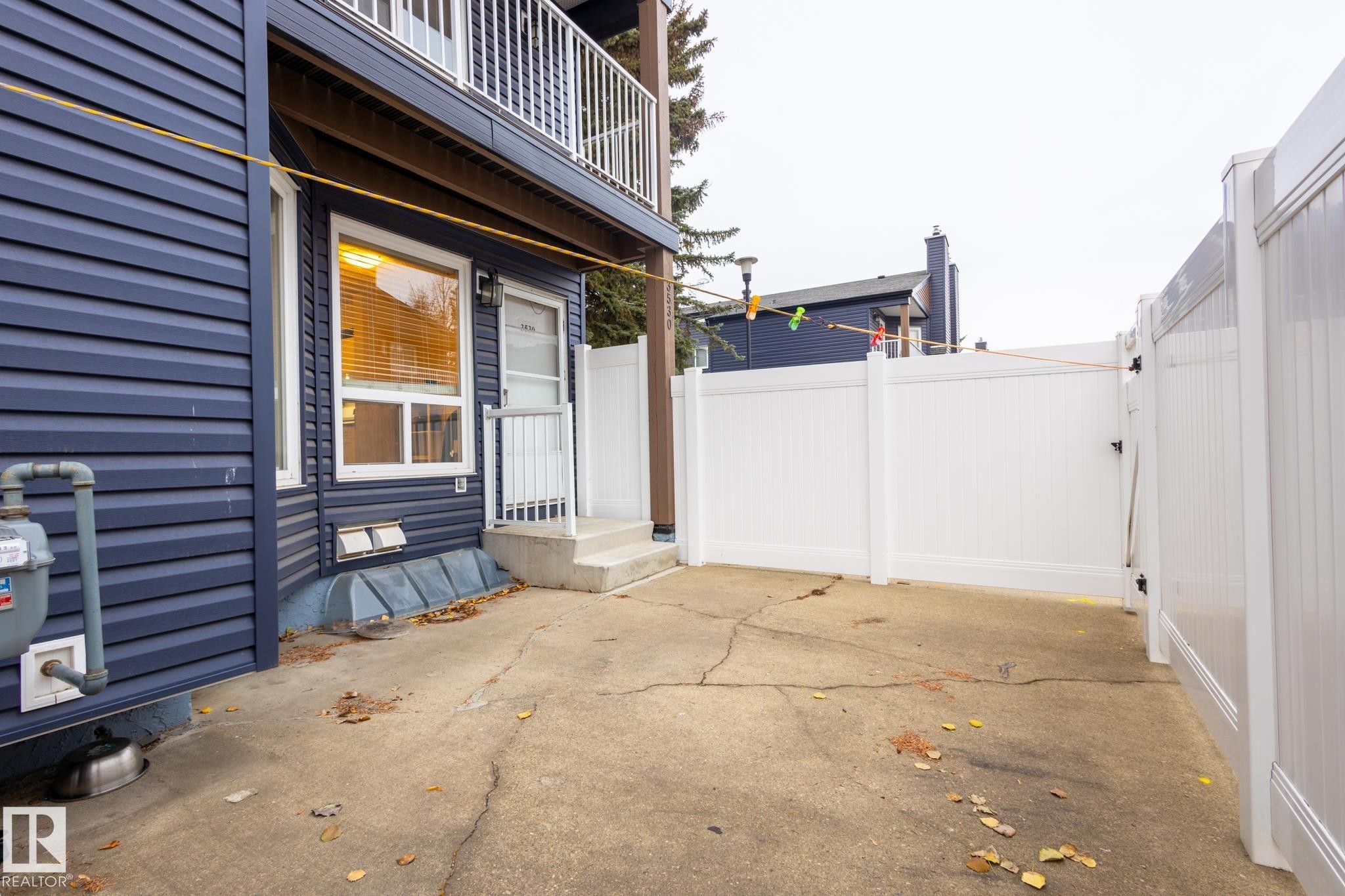 Patio / terrace featuring a gate - 3530 42 Street, Edmonton, AB - Outdoor With Balcony With Exterior
