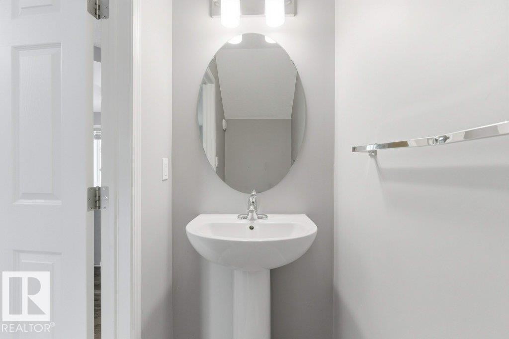 74 3305 Orchards Li, Edmonton, AB - Indoor Photo Showing Bathroom