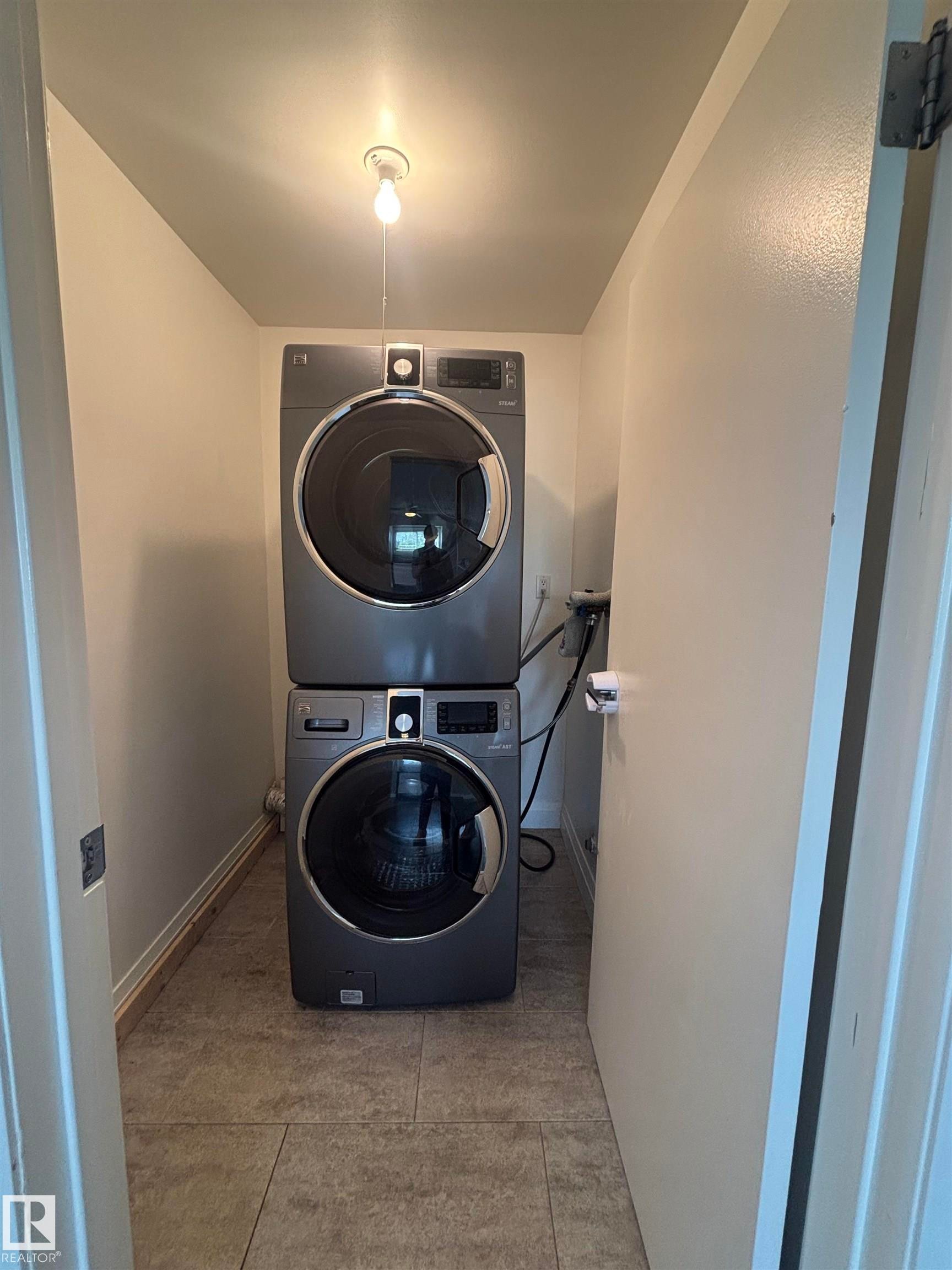 5979 40 Avenue, Edmonton, AB - Indoor Photo Showing Laundry Room