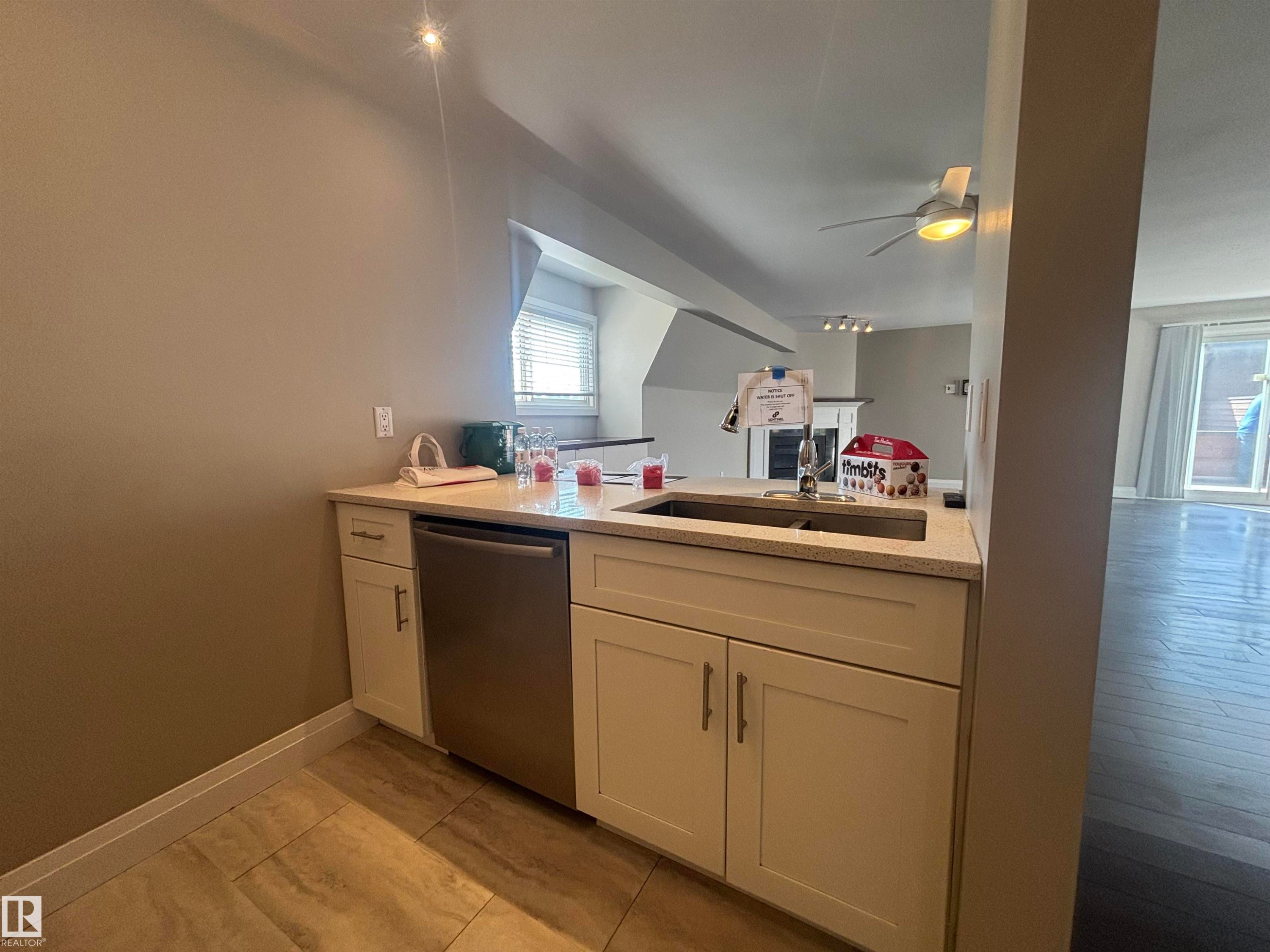 5979 40 Avenue, Edmonton, AB - Indoor