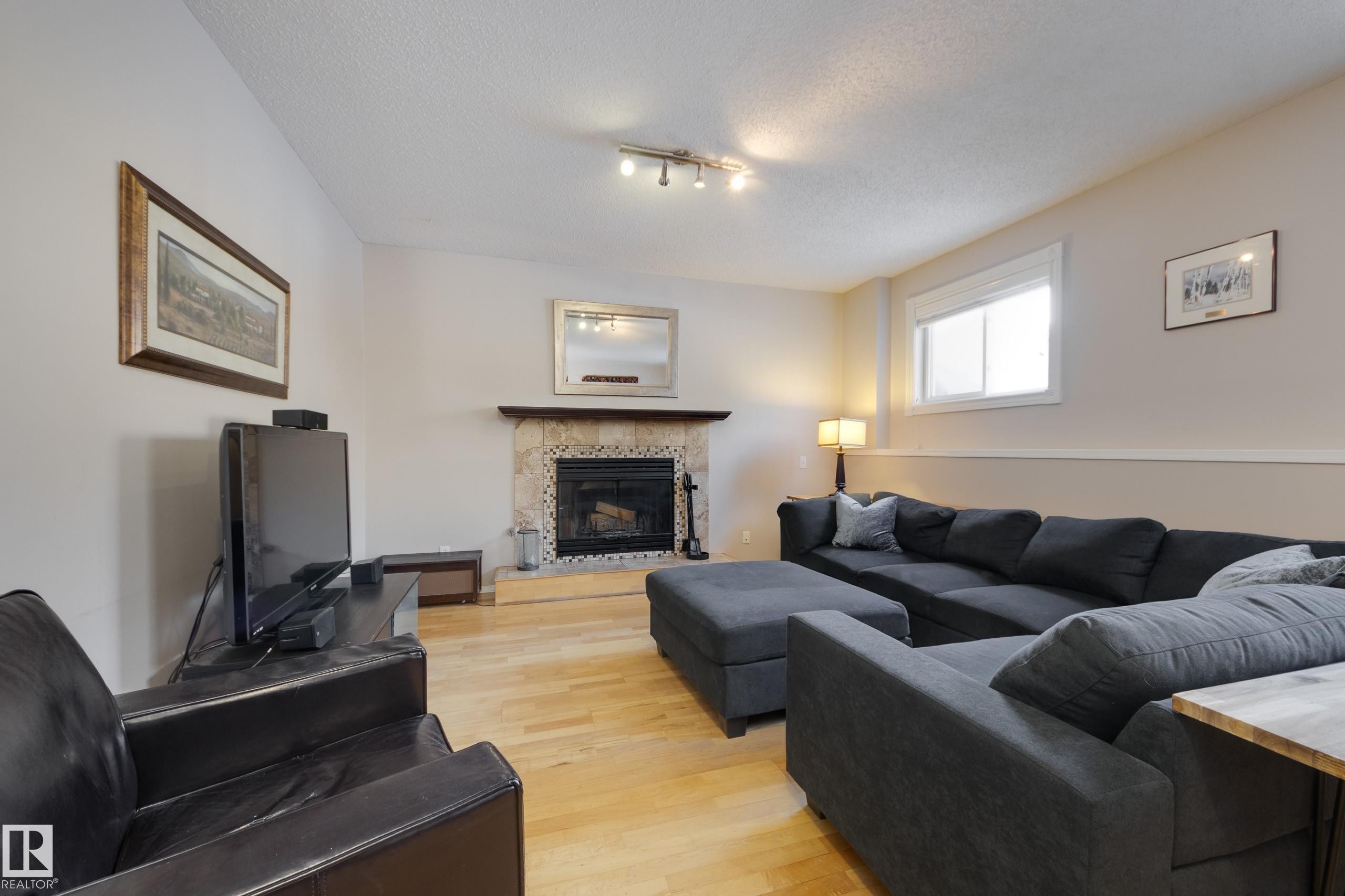 18316 60 Avenue, Edmonton, AB - Indoor Photo Showing Living Room With Fireplace