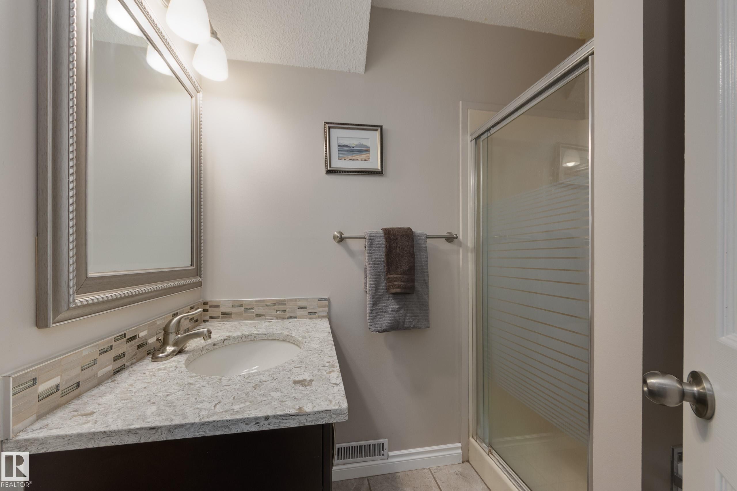 18316 60 Avenue, Edmonton, AB - Indoor Photo Showing Bathroom