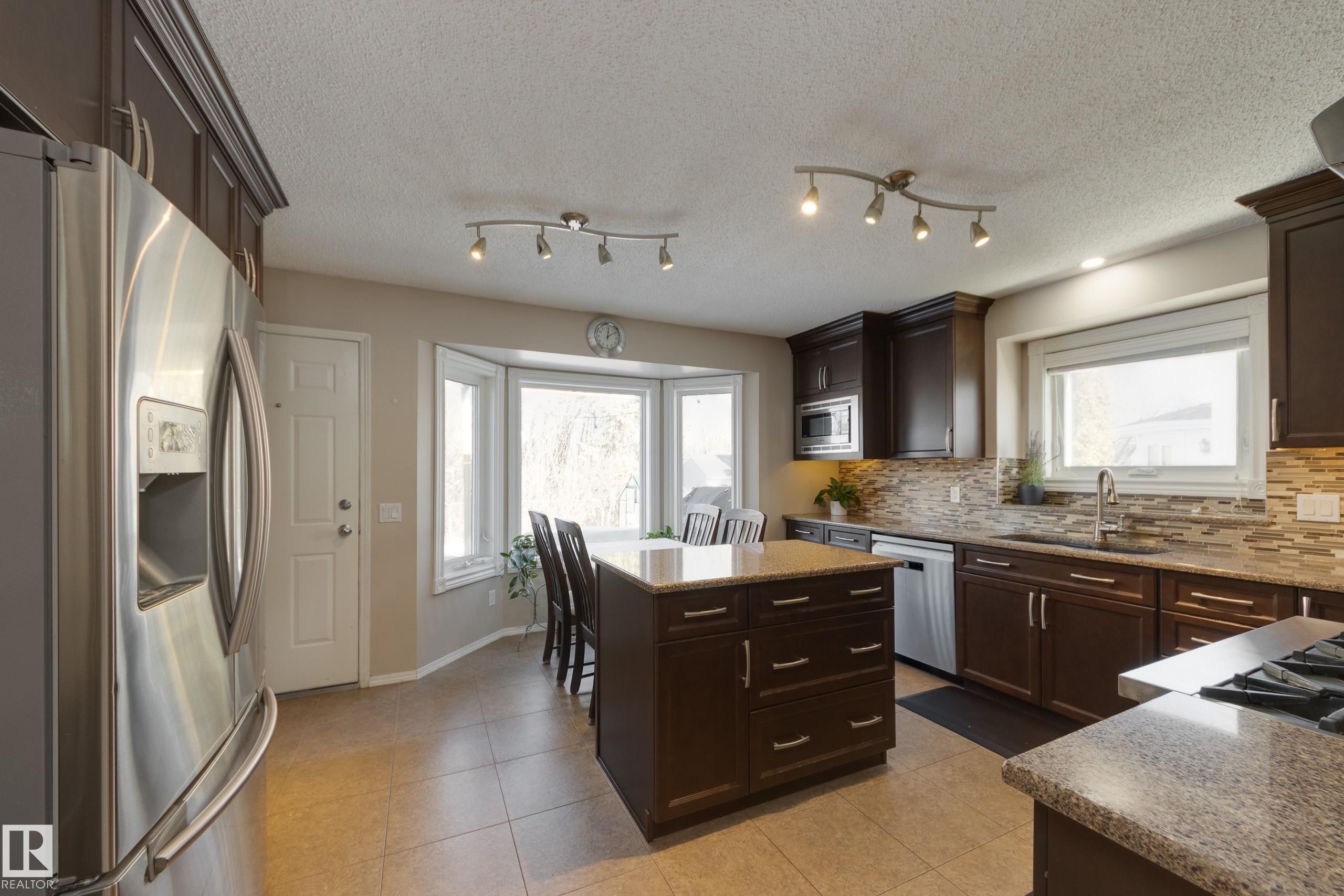 18316 60 Avenue, Edmonton, AB - Indoor Photo Showing Kitchen With Upgraded Kitchen