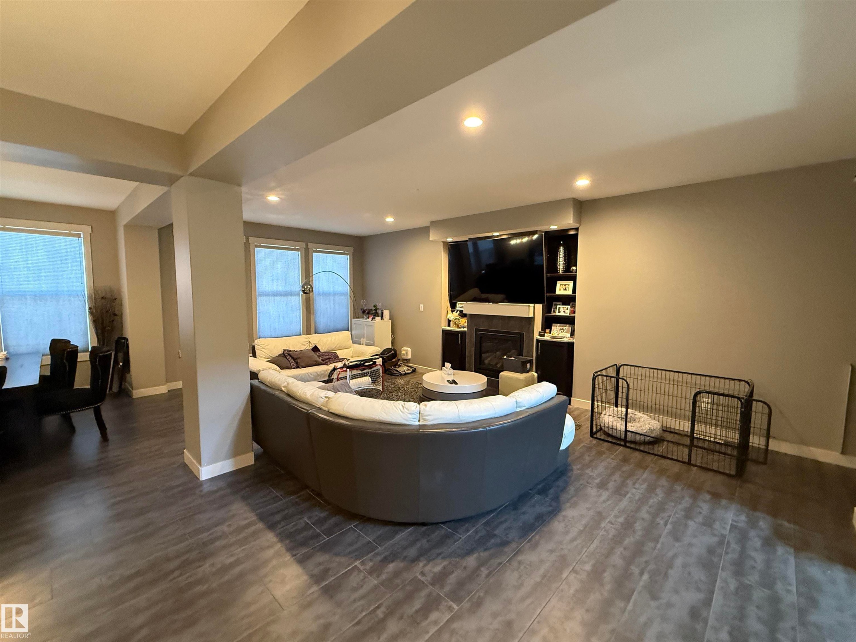 2036 Rochester Avenue, Edmonton, AB - Indoor