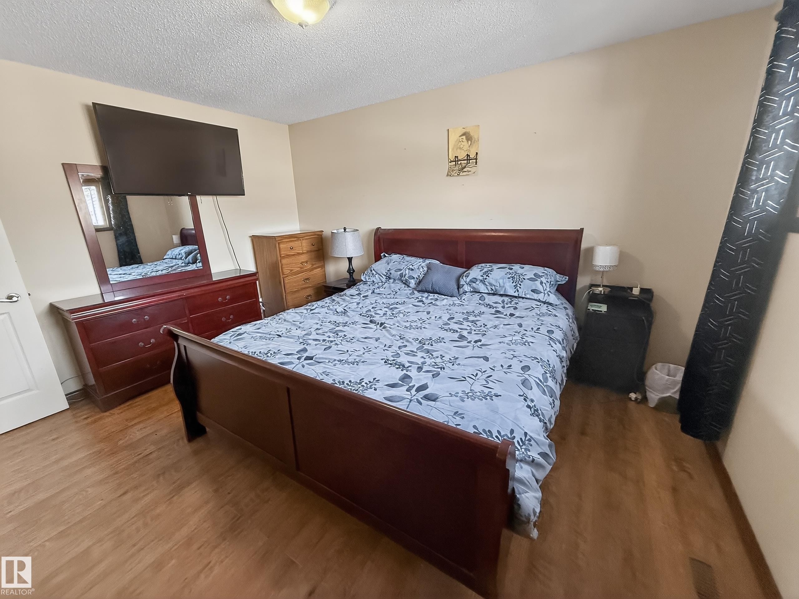 8316 122 Avenue, Edmonton, AB - Indoor Photo Showing Bedroom