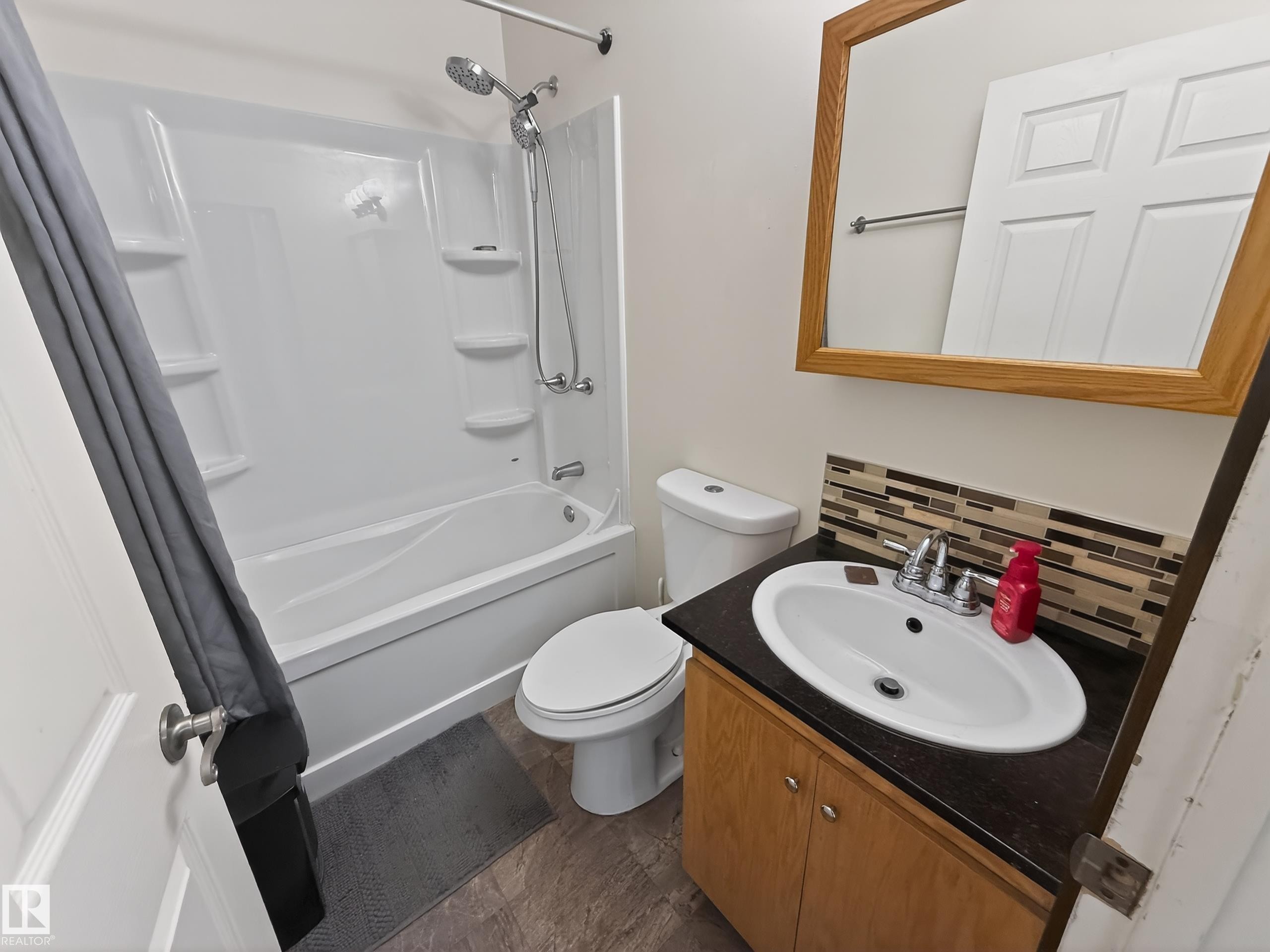 8316 122 Avenue, Edmonton, AB - Indoor Photo Showing Bathroom