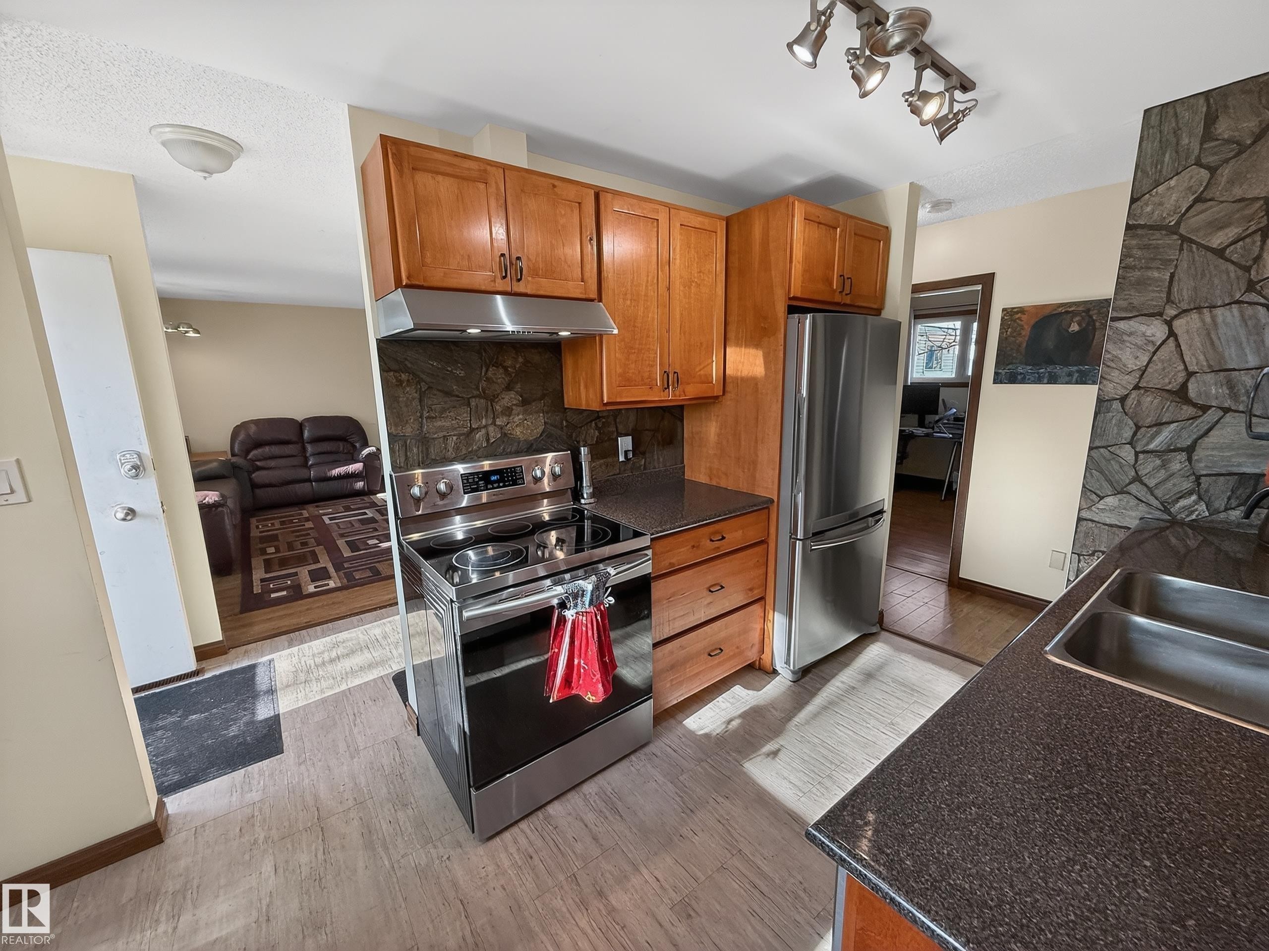 8316 122 Avenue, Edmonton, AB - Indoor Photo Showing Kitchen With Double Sink