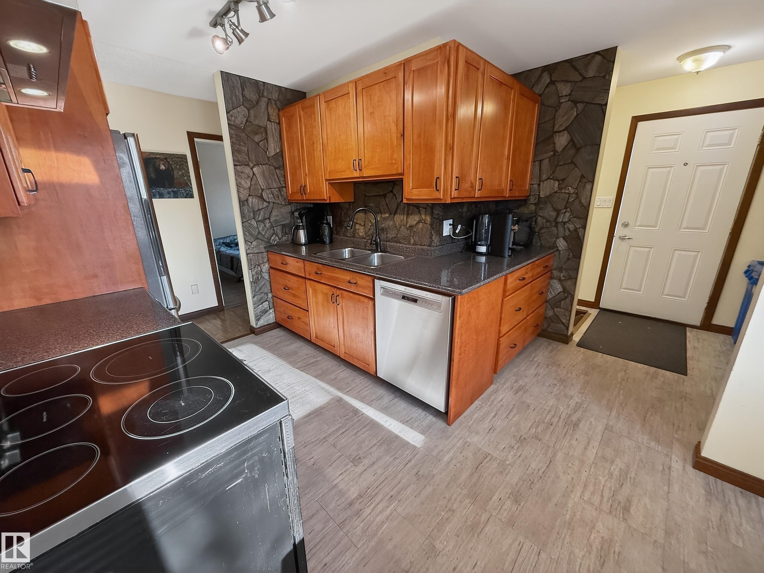 8316 122 Avenue, Edmonton, AB - Indoor Photo Showing Kitchen With Double Sink