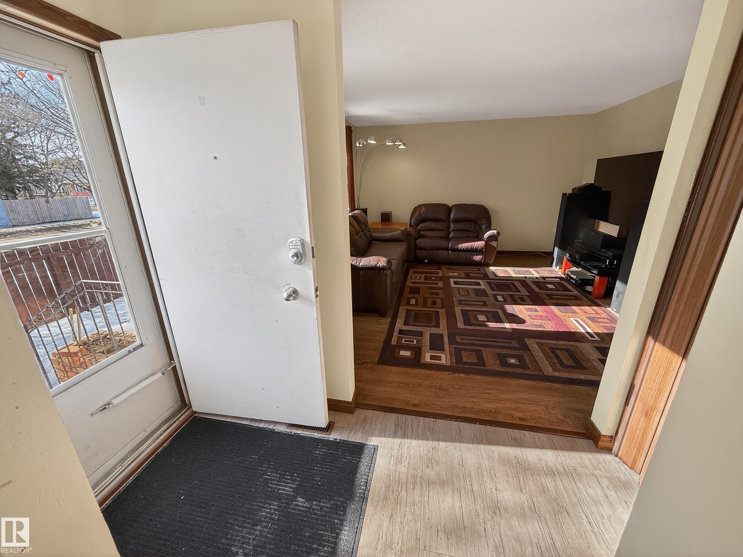 8316 122 Avenue, Edmonton, AB - Indoor Photo Showing Other Room