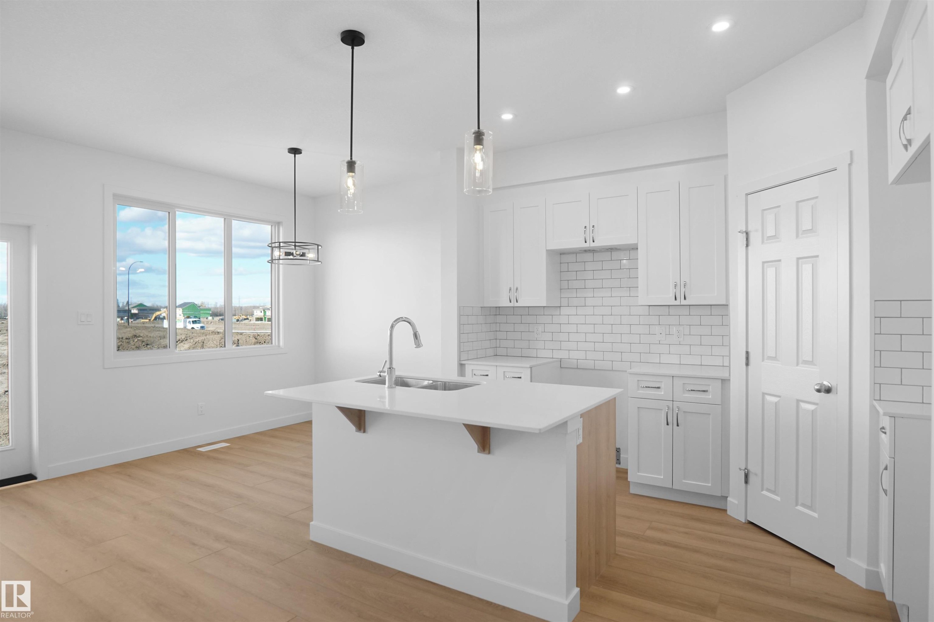 2128 210 Street, Edmonton, AB - Indoor Photo Showing Kitchen With Upgraded Kitchen