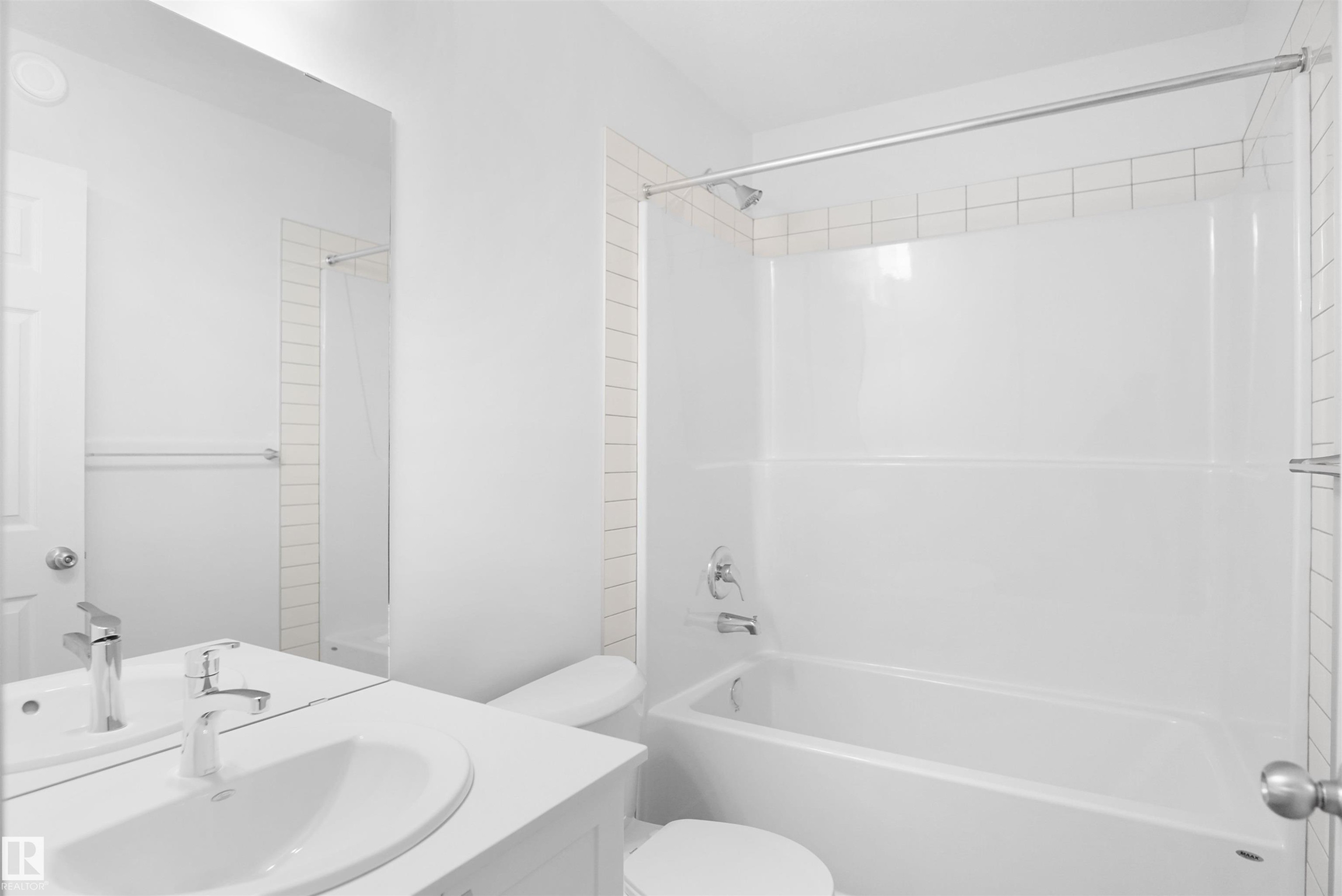 2128 210 Street, Edmonton, AB - Indoor Photo Showing Bathroom