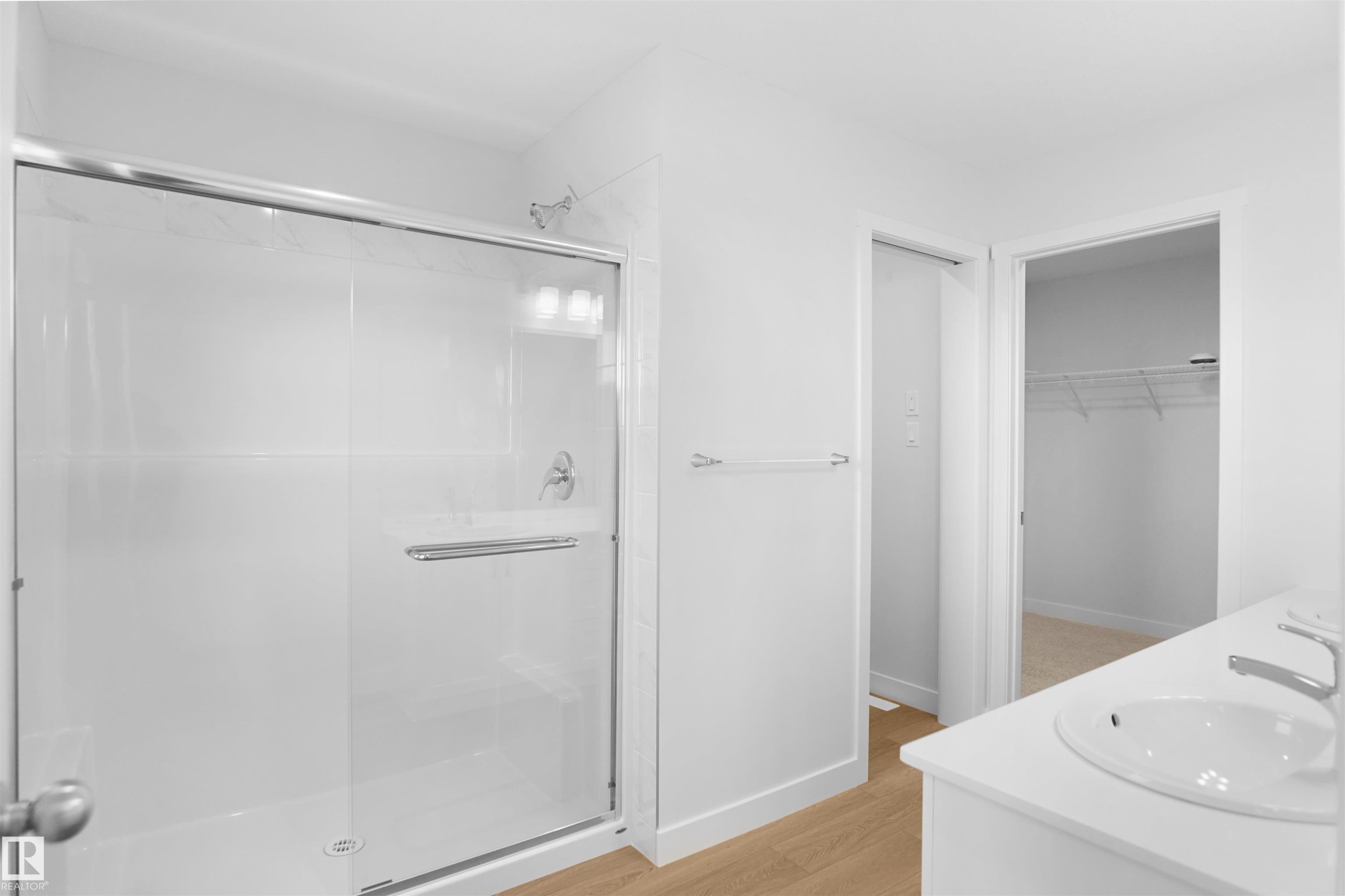 2124 210 Street, Edmonton, AB - Indoor Photo Showing Bathroom