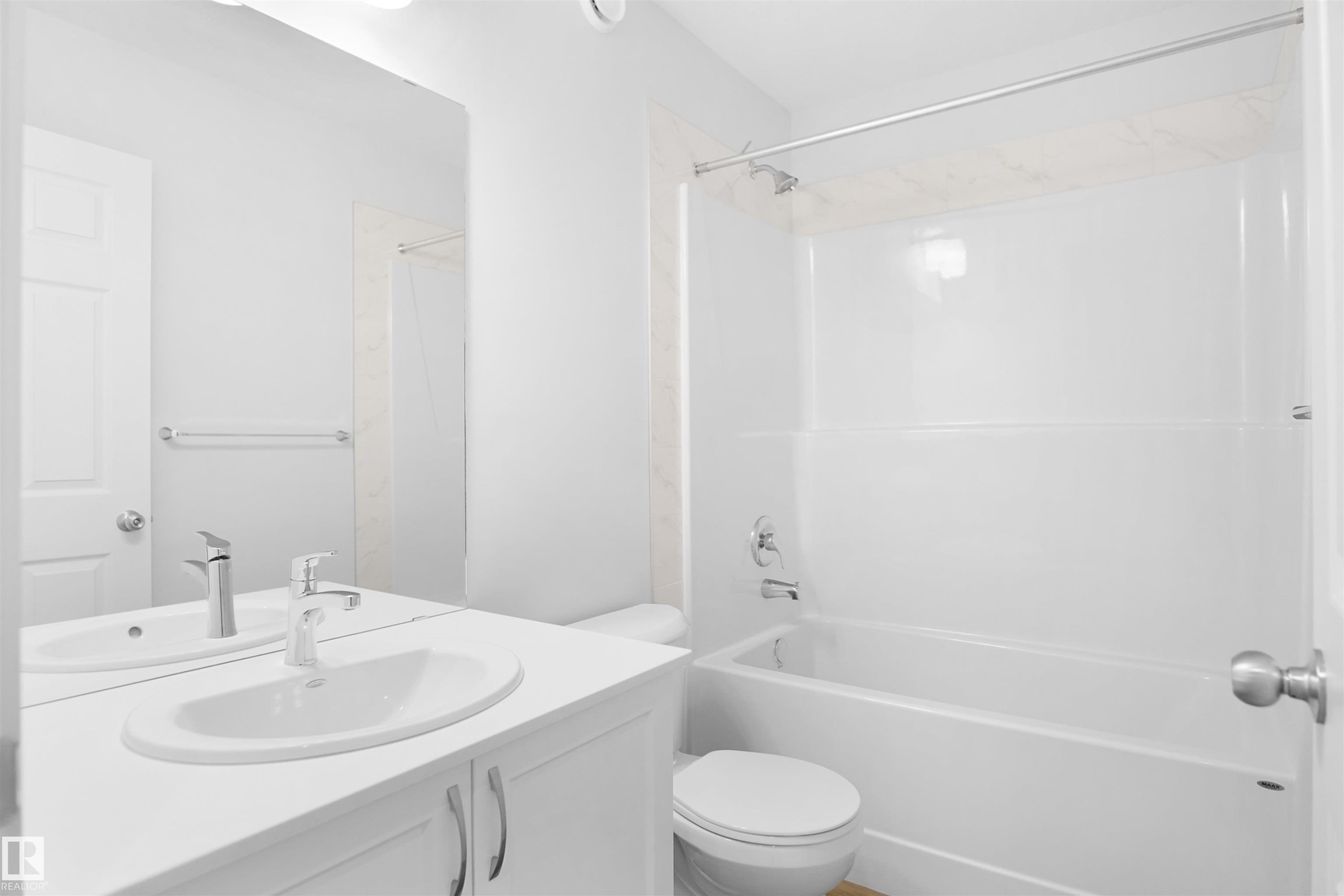2124 210 Street, Edmonton, AB - Indoor Photo Showing Bathroom