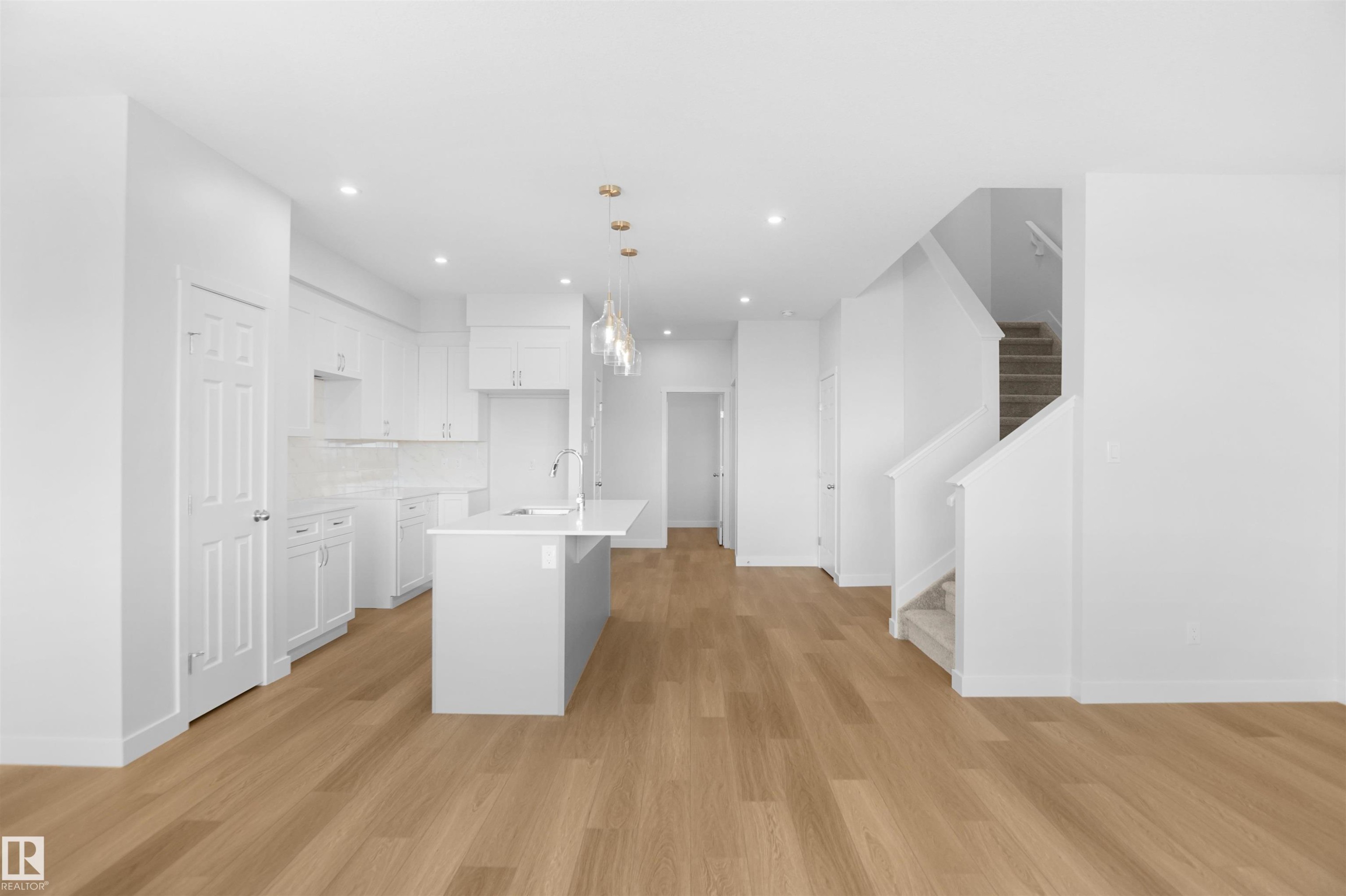 2124 210 Street, Edmonton, AB - Indoor Photo Showing Kitchen