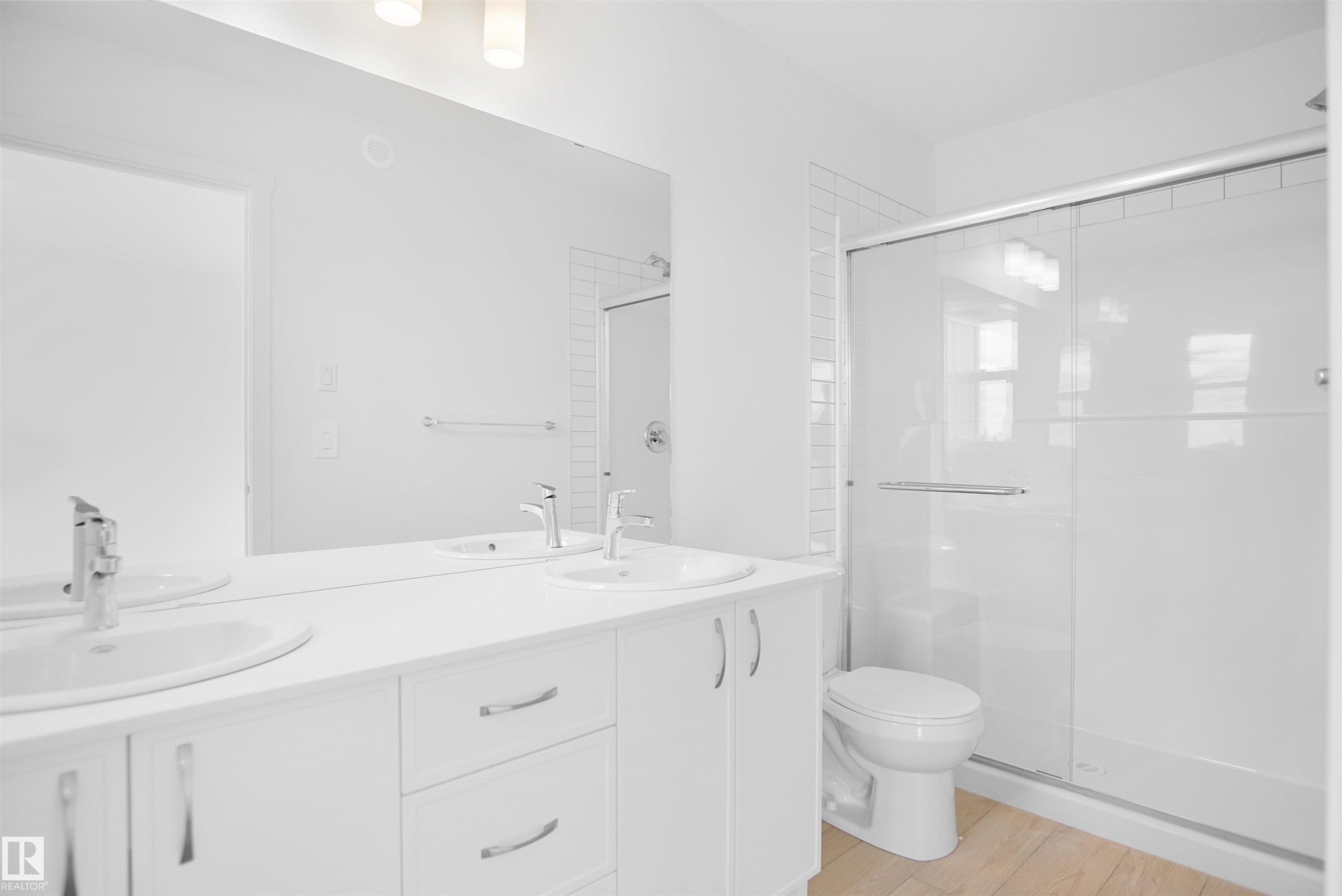 4643 Kinsella Landing, Edmonton, AB - Indoor Photo Showing Bathroom