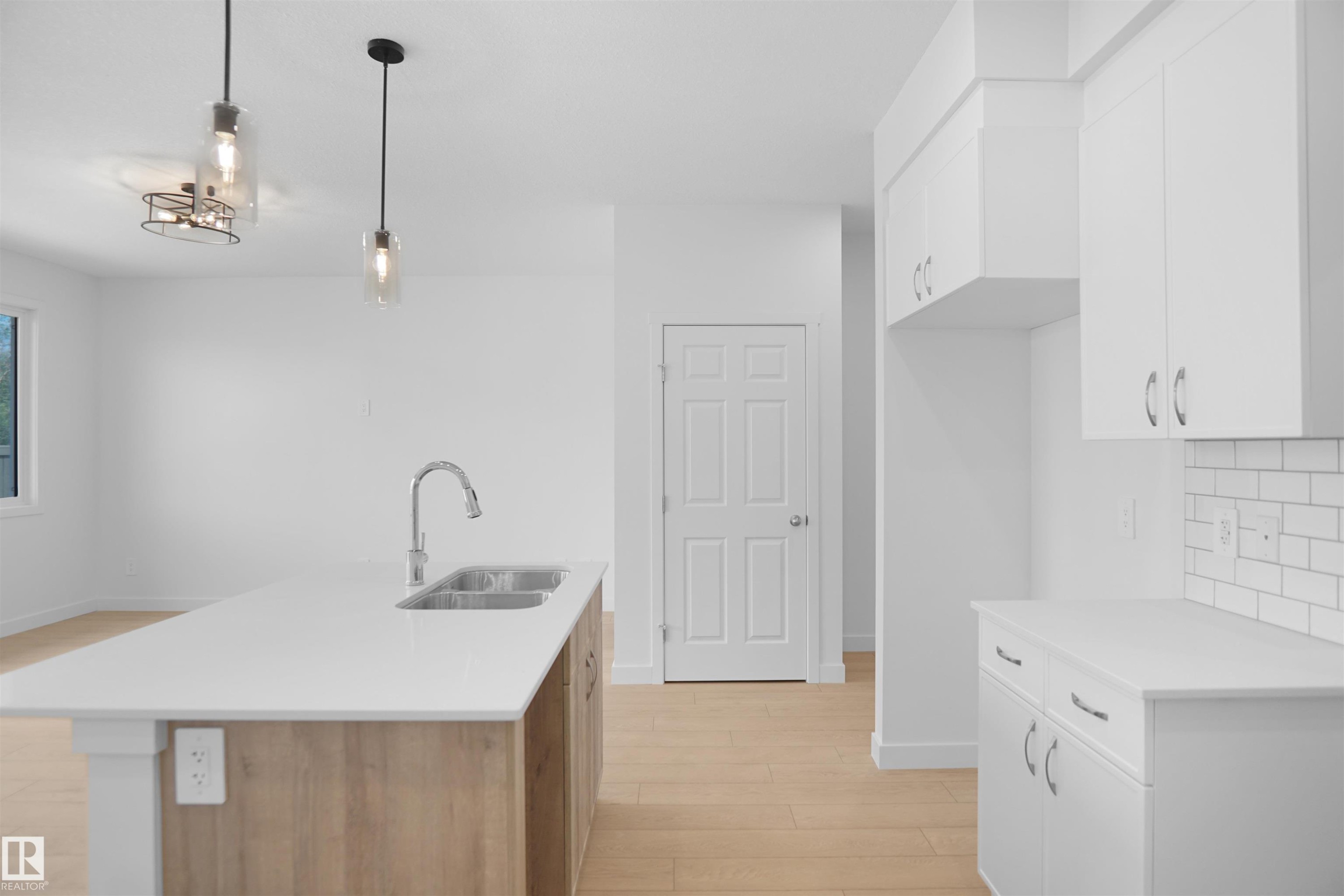 4635 Kinsella Landing, Edmonton, AB - Indoor Photo Showing Kitchen With Double Sink With Upgraded Kitchen