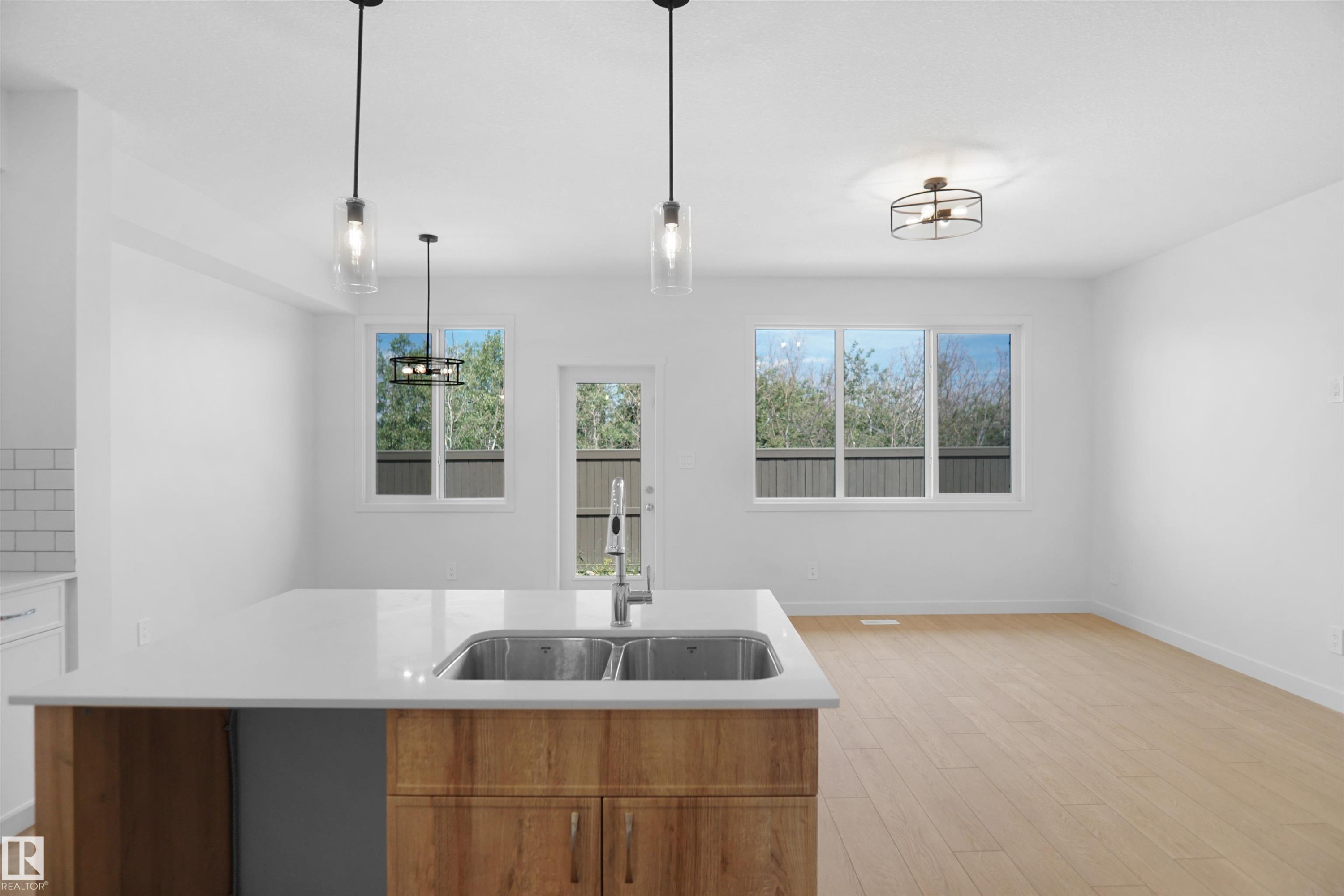 4635 Kinsella Landing, Edmonton, AB - Indoor Photo Showing Kitchen With Double Sink