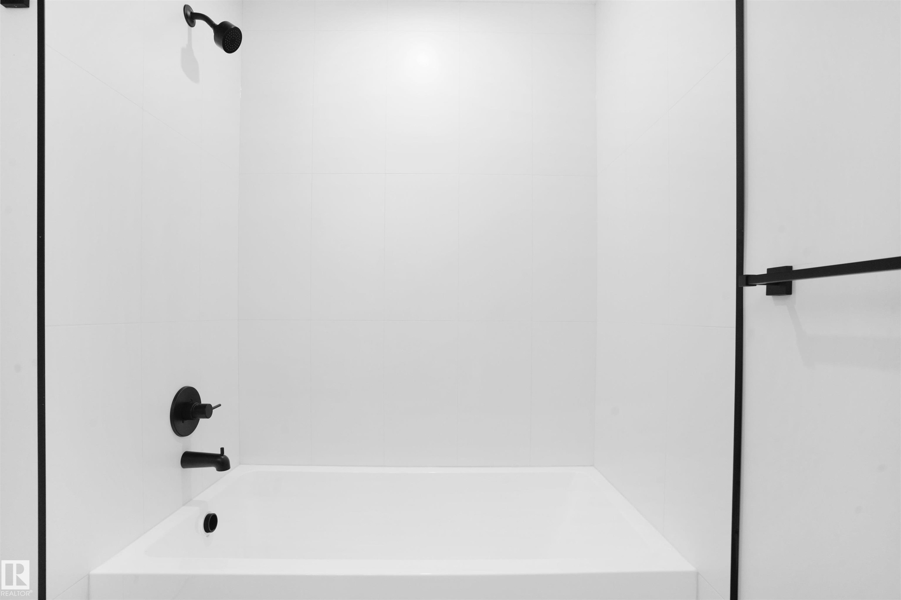 84 Blackbird Bend, Fort Saskatchewan, AB - Indoor Photo Showing Bathroom