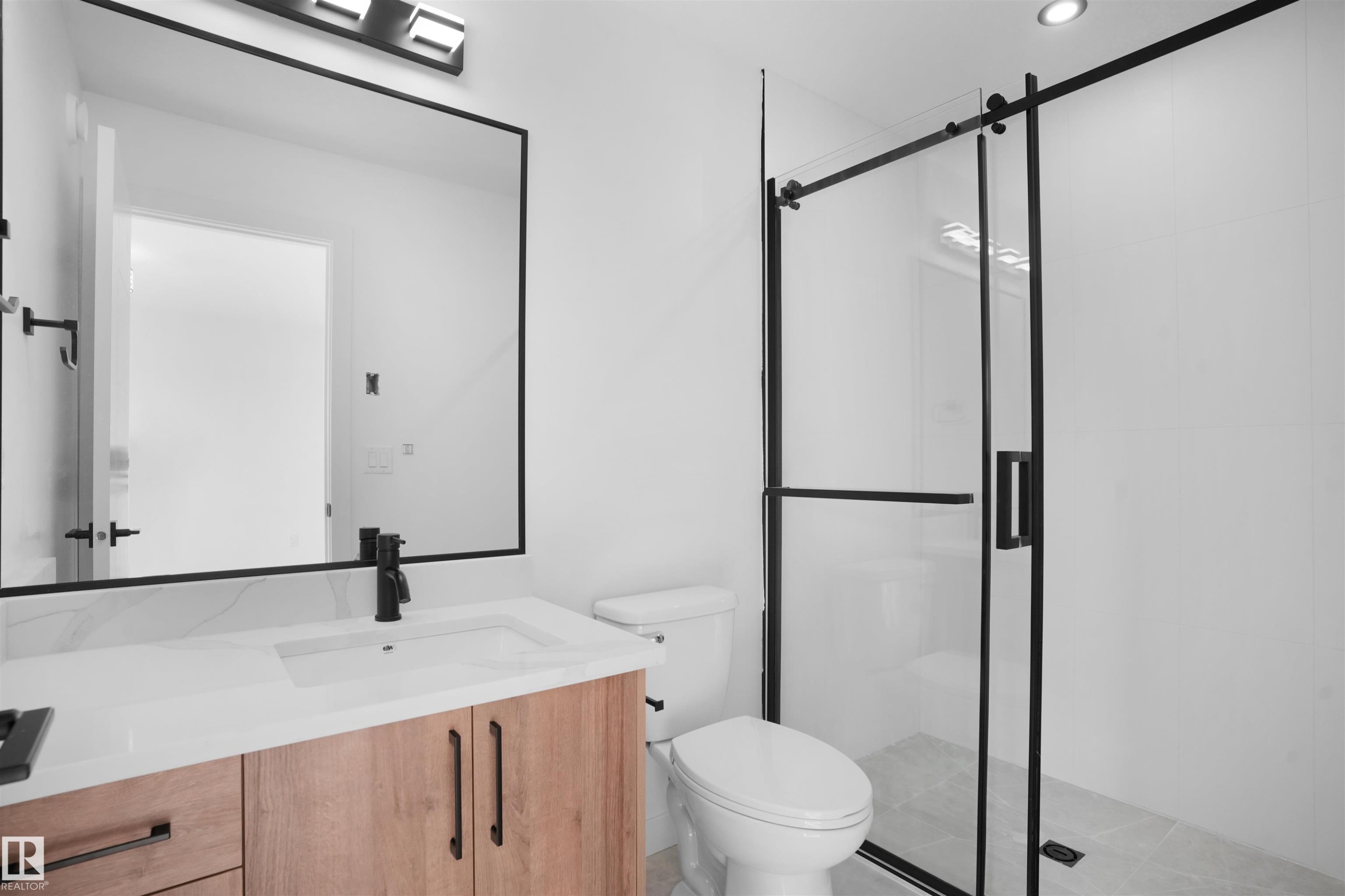84 Blackbird Bend, Fort Saskatchewan, AB - Indoor Photo Showing Bathroom