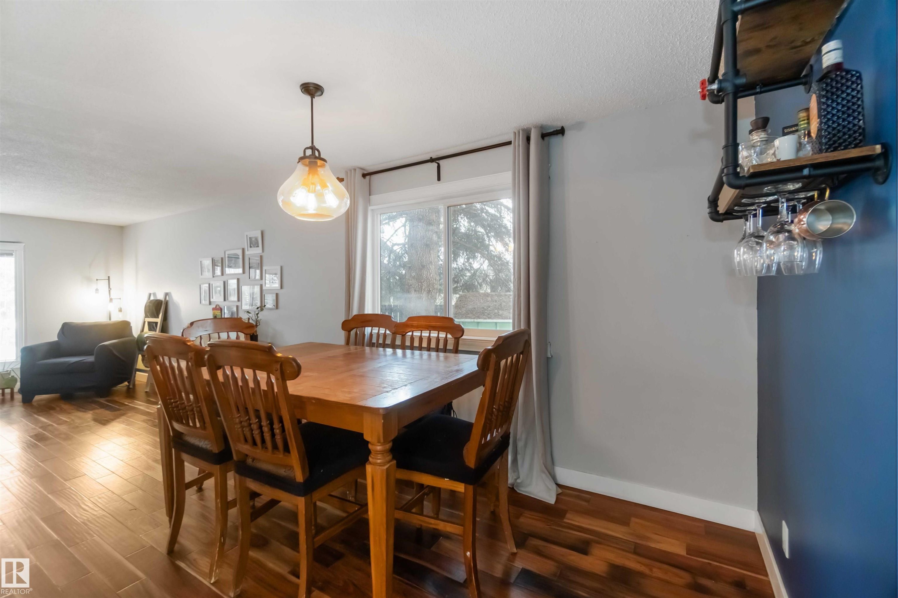 Dining area with dark wood-style flooring and a textured ceiling - 6 Garraway Pl, St. Albert, AB - Indoor Photo Showing Dining Room