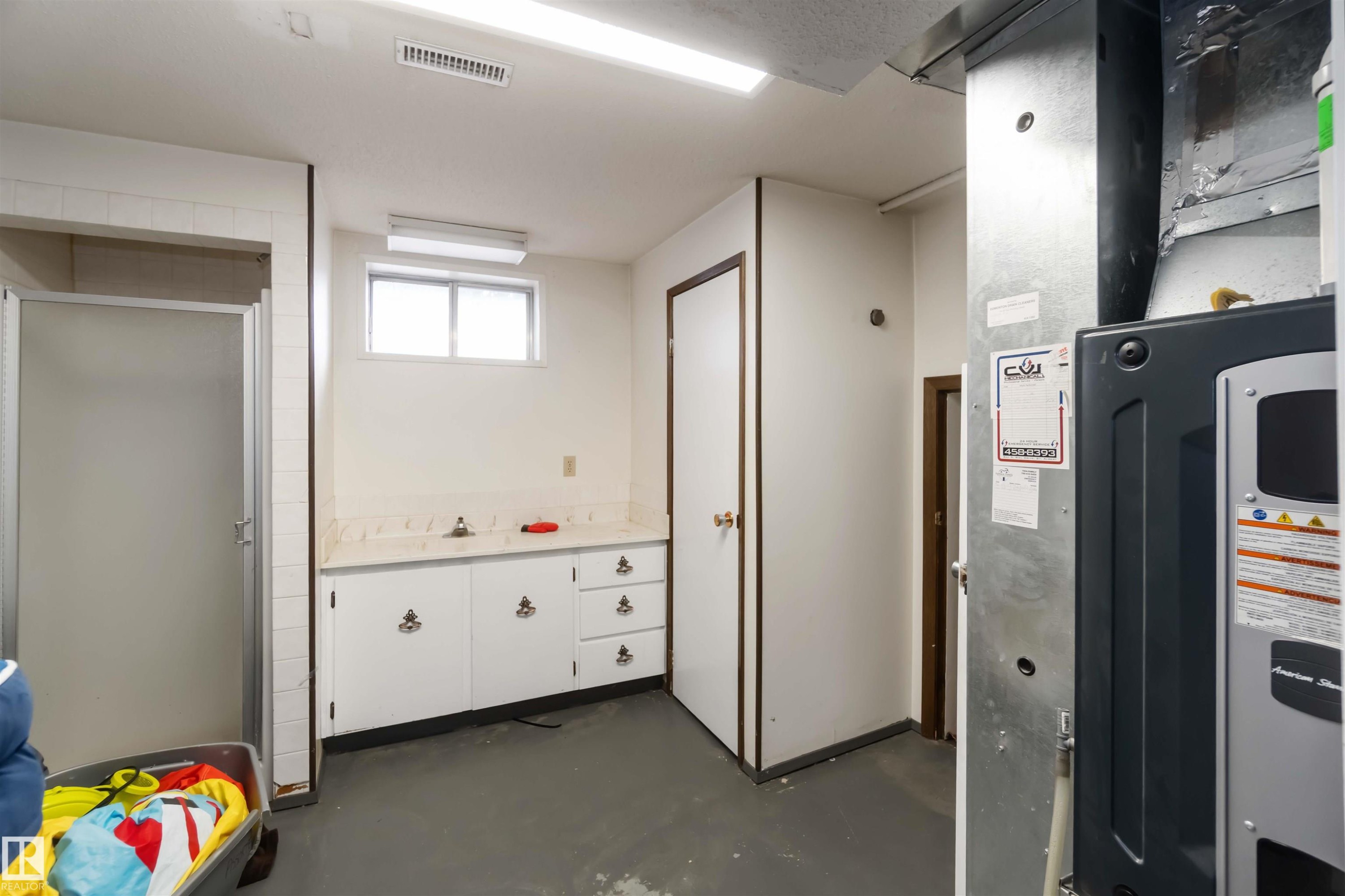 Basement featuring water heater and heating unit - 6 Garraway Pl, St. Albert, AB - Indoor