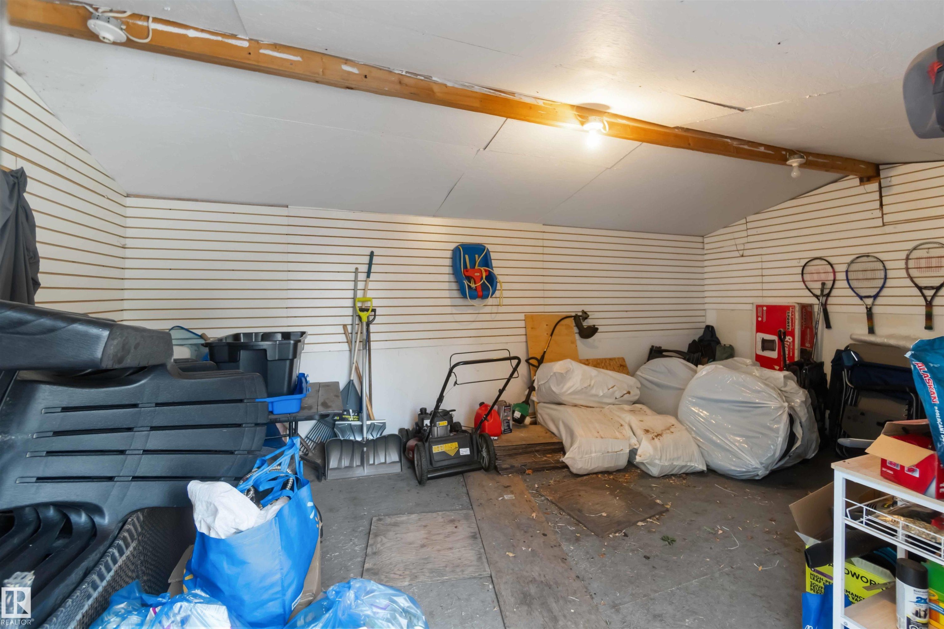 View of garage - 6 Garraway Pl, St. Albert, AB - Indoor