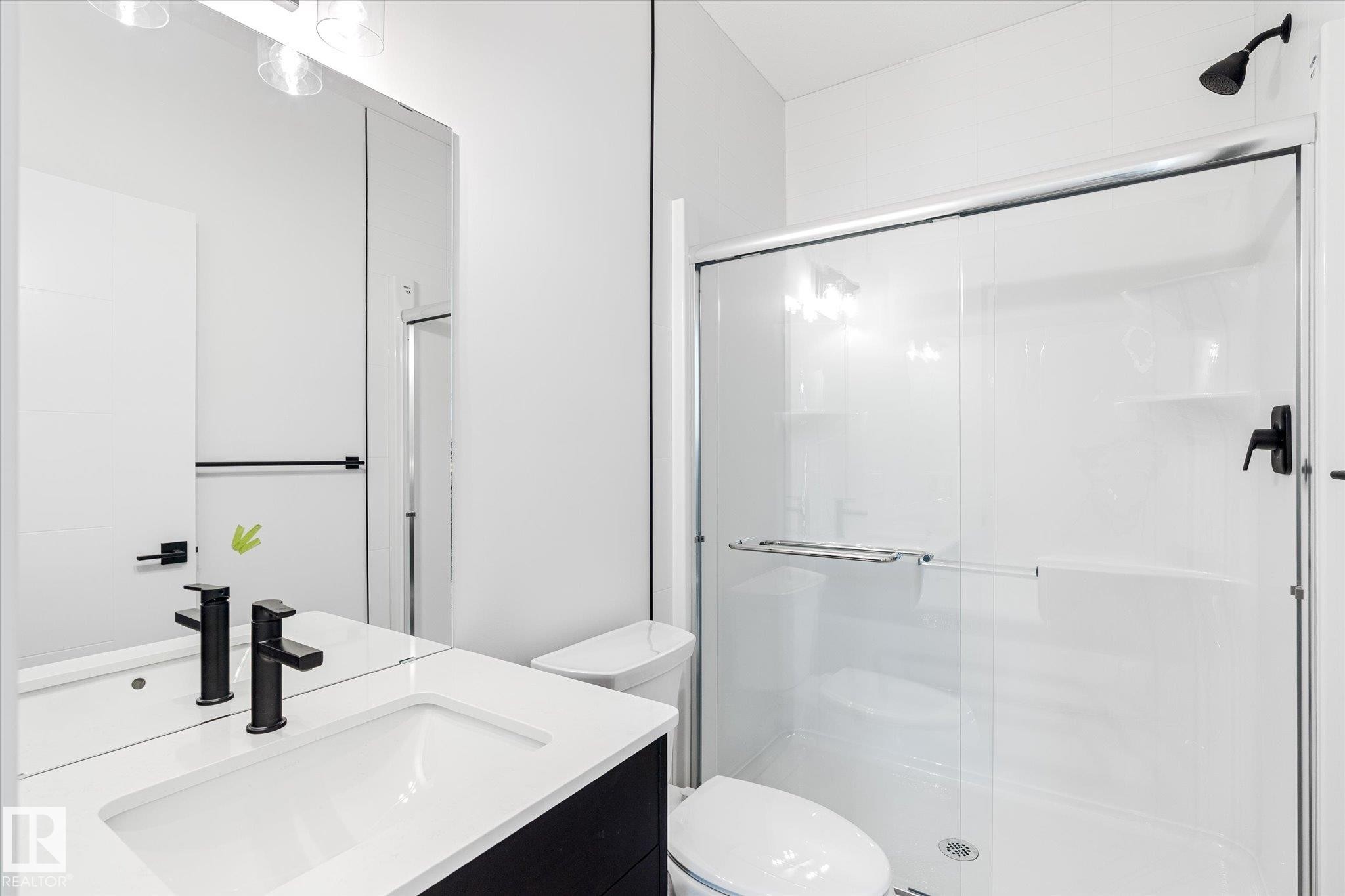 22607 89 Avenue, Edmonton, AB - Indoor Photo Showing Bathroom